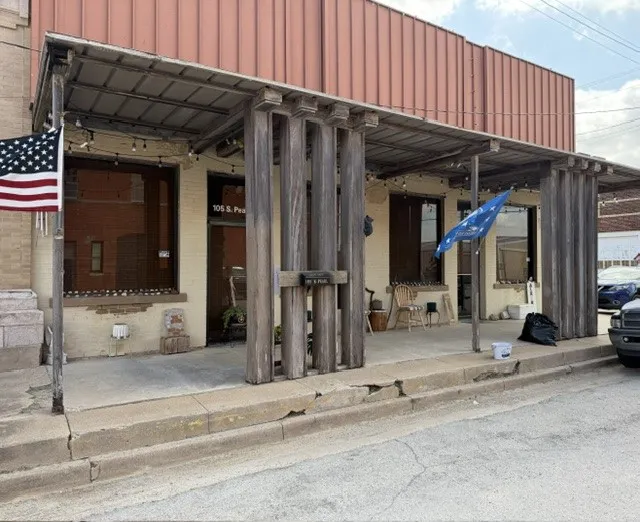 Apartment For Sale in Mc Lennan County , 105 S Pearl Street, Mart, Texas 76664, 3 Bedroom, 2 Bathroom, Garage spaces, 2,000 Sqft, built in 1935, mls#21370184, Real Estate Agent in Mart, Homes For Sale in Mc Lennan county, Homes For Sale in Mart, Realtor in Mart Texas, Real Estate Brokerage Independent Realty Texas, Luminita Cordes Realtor