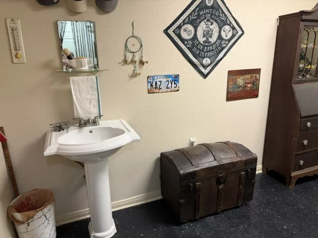 Apartment For Sale in Mc Lennan County , 105 S Pearl Street, Mart, Texas 76664, 3 Bedroom, 2 Bathroom, Garage spaces, 2,000 Sqft, built in 1935, mls#21370184, Real Estate Agent in Mart, Homes For Sale in Mc Lennan county, Homes For Sale in Mart, Realtor in Mart Texas, Real Estate Brokerage Independent Realty Texas, Luminita Cordes Realtor