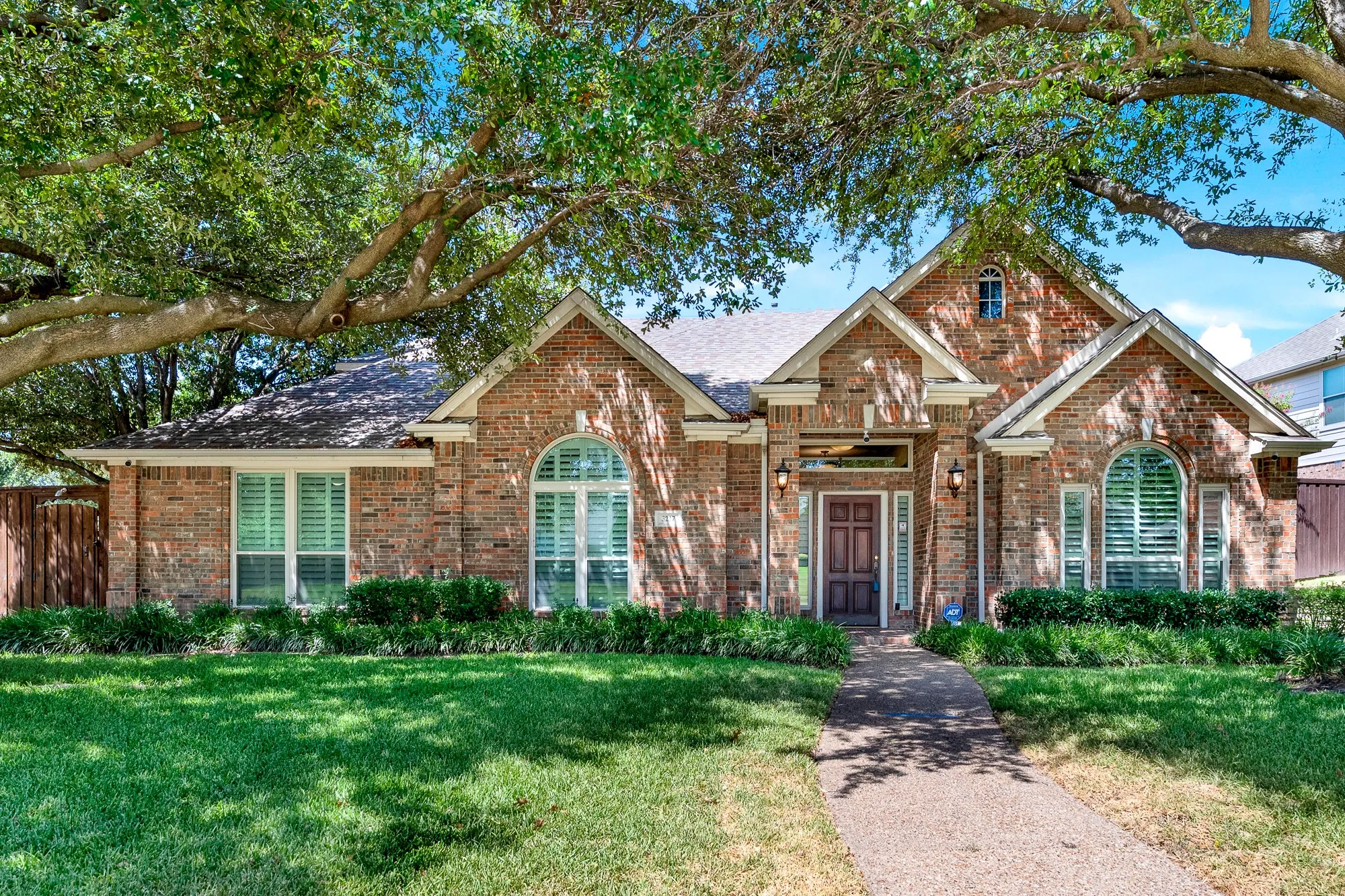 Single Family Residence For Sale in Denton County , 3217 Royal Melbourne Drive, Plano, Texas 75093, 3 Bedroom, 3 Bathroom, 2 Garage spaces, 2,852 Sqft, built in 1996, mls#21359533, Real Estate Agent in Plano, Homes For Sale in Denton county, Homes For Sale in Plano, Realtor in Plano Texas, Real Estate Brokerage Independent Realty Texas, Luminita Cordes Realtor