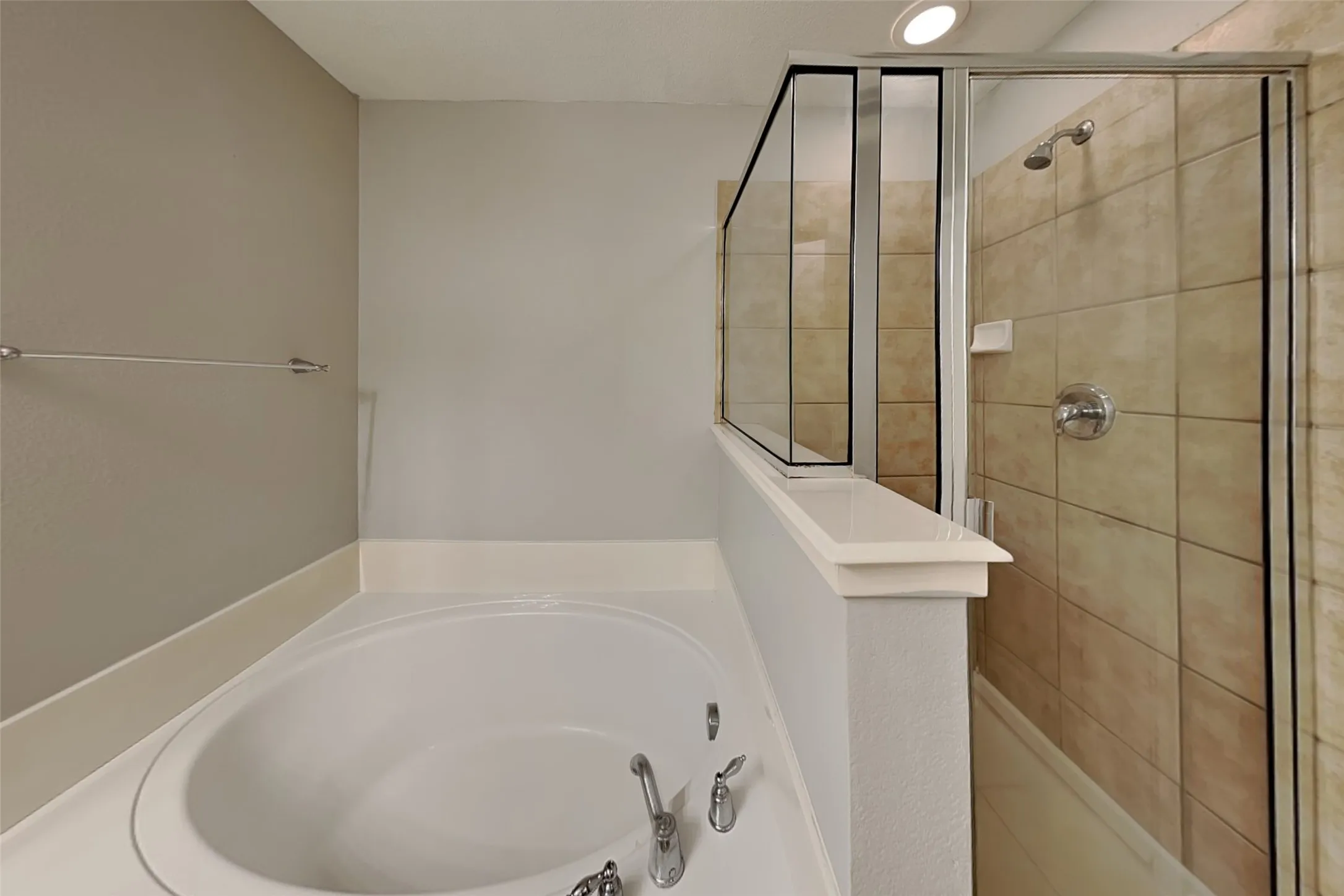 Single Family Residence For Rent in Denton County , 2713 Evening Mist Drive, Little Elm, Texas 75068, 4 Bedroom, 2 Bathroom, 2 Garage spaces, 2,110 Sqft, built in 2006, mls#21370137, Real Estate Agent in Little Elm, Homes For Rent in Denton county, Homes For Rent in Little Elm, Realtor in Little Elm Texas, Real Estate Brokerage Independent Realty Texas, Luminita Cordes Realtor