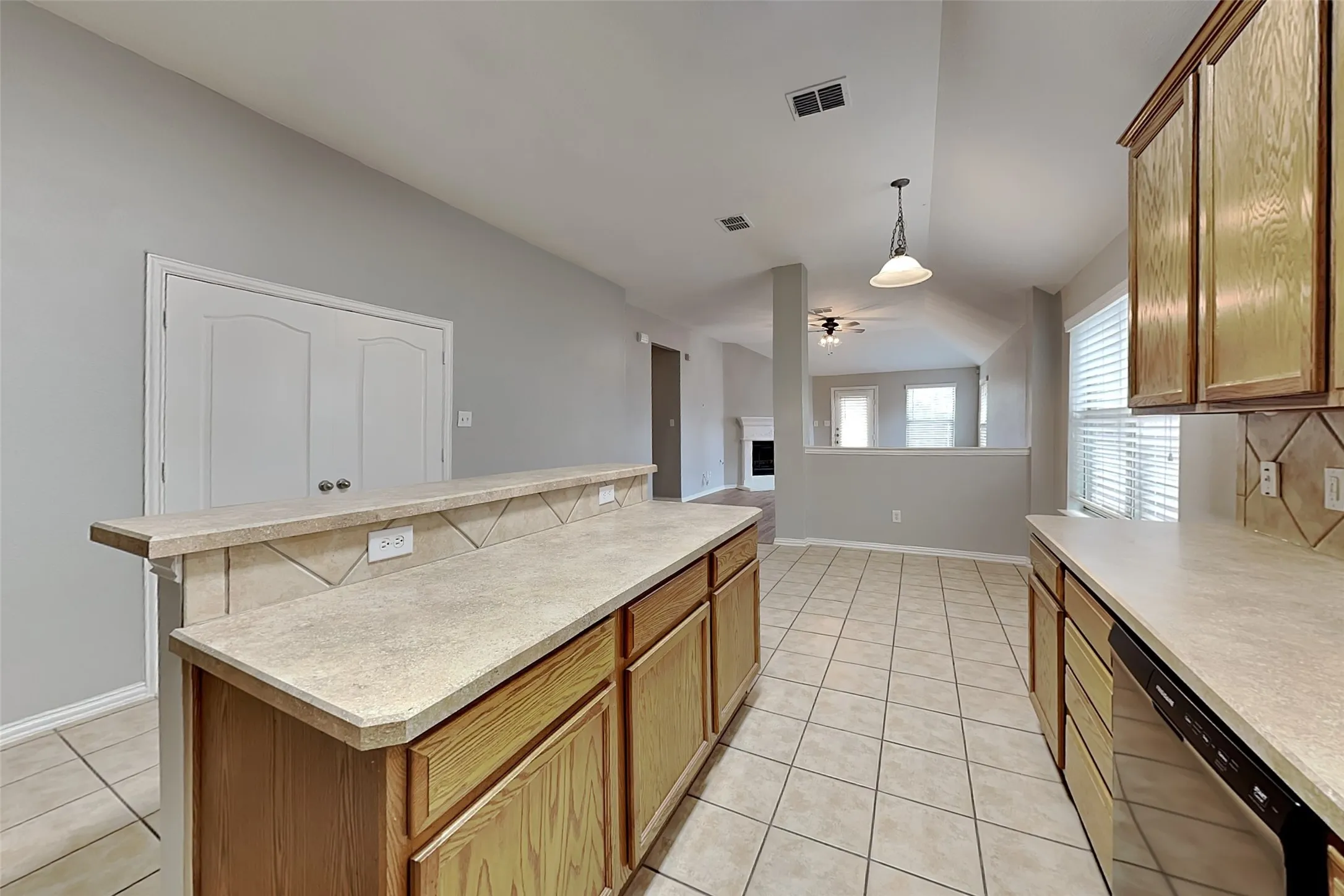 Single Family Residence For Rent in Denton County , 2713 Evening Mist Drive, Little Elm, Texas 75068, 4 Bedroom, 2 Bathroom, 2 Garage spaces, 2,110 Sqft, built in 2006, mls#21370137, Real Estate Agent in Little Elm, Homes For Rent in Denton county, Homes For Rent in Little Elm, Realtor in Little Elm Texas, Real Estate Brokerage Independent Realty Texas, Luminita Cordes Realtor