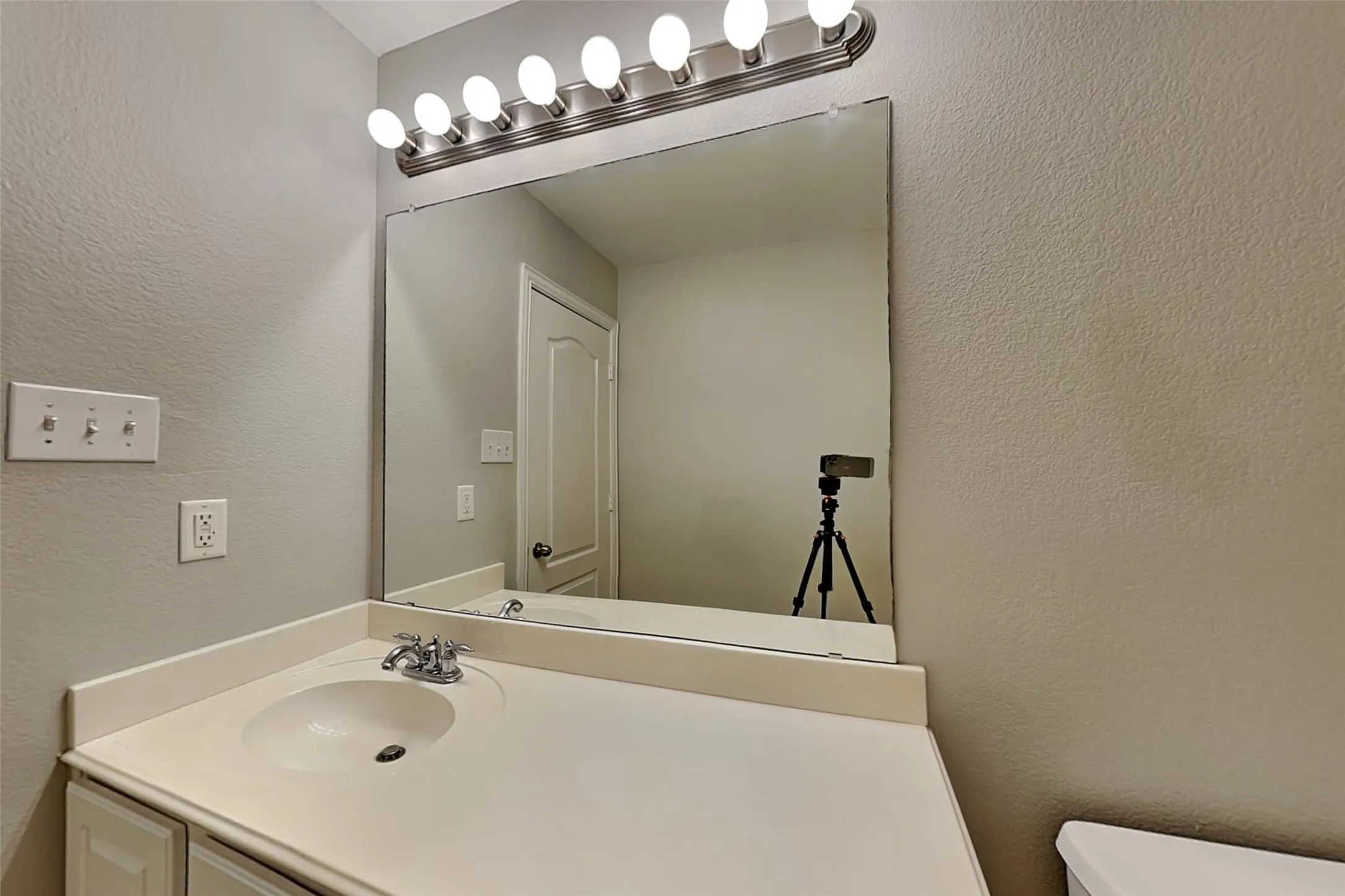 Single Family Residence For Rent in Denton County , 2713 Evening Mist Drive, Little Elm, Texas 75068, 4 Bedroom, 2 Bathroom, 2 Garage spaces, 2,110 Sqft, built in 2006, mls#21370137, Real Estate Agent in Little Elm, Homes For Rent in Denton county, Homes For Rent in Little Elm, Realtor in Little Elm Texas, Real Estate Brokerage Independent Realty Texas, Luminita Cordes Realtor