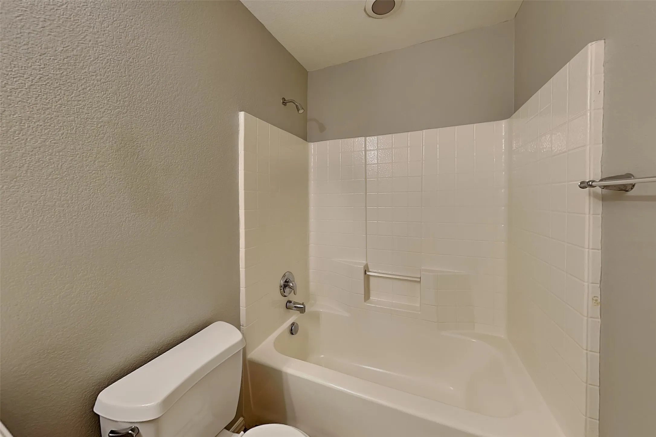 Single Family Residence For Rent in Denton County , 2713 Evening Mist Drive, Little Elm, Texas 75068, 4 Bedroom, 2 Bathroom, 2 Garage spaces, 2,110 Sqft, built in 2006, mls#21370137, Real Estate Agent in Little Elm, Homes For Rent in Denton county, Homes For Rent in Little Elm, Realtor in Little Elm Texas, Real Estate Brokerage Independent Realty Texas, Luminita Cordes Realtor
