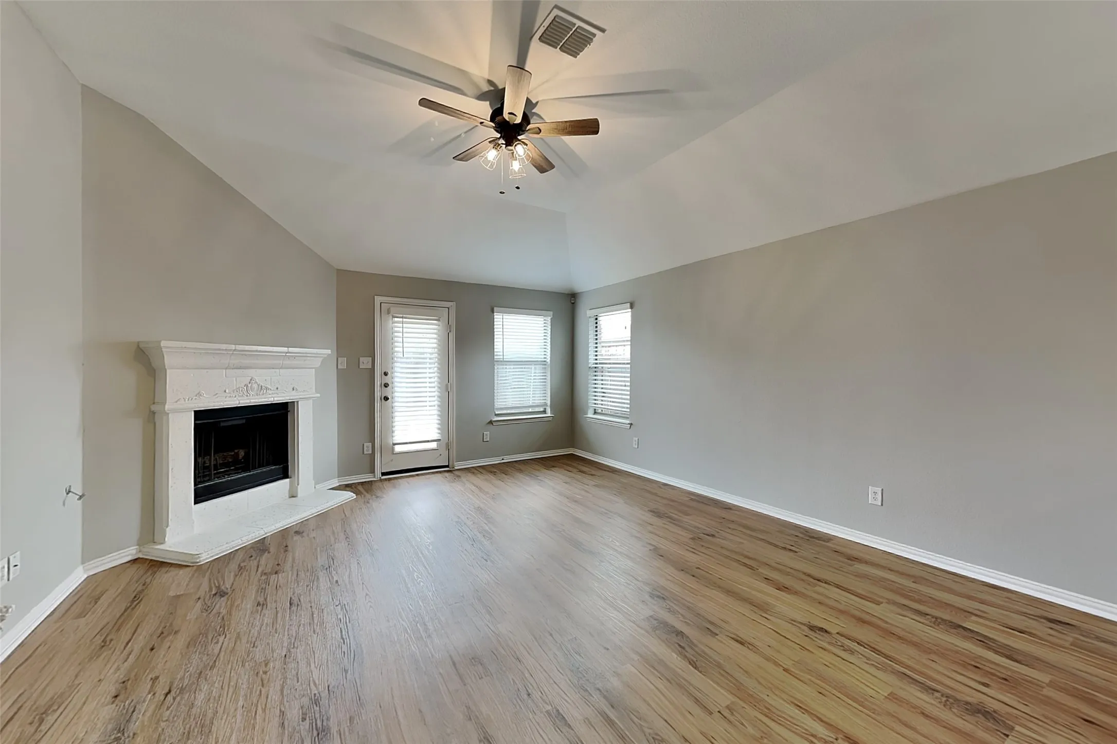 Single Family Residence For Rent in Denton County , 2713 Evening Mist Drive, Little Elm, Texas 75068, 4 Bedroom, 2 Bathroom, 2 Garage spaces, 2,110 Sqft, built in 2006, mls#21370137, Real Estate Agent in Little Elm, Homes For Rent in Denton county, Homes For Rent in Little Elm, Realtor in Little Elm Texas, Real Estate Brokerage Independent Realty Texas, Luminita Cordes Realtor