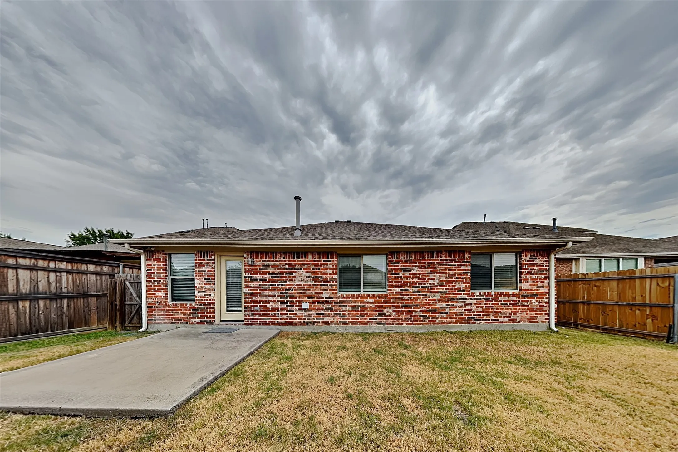 Single Family Residence For Rent in Denton County , 2713 Evening Mist Drive, Little Elm, Texas 75068, 4 Bedroom, 2 Bathroom, 2 Garage spaces, 2,110 Sqft, built in 2006, mls#21370137, Real Estate Agent in Little Elm, Homes For Rent in Denton county, Homes For Rent in Little Elm, Realtor in Little Elm Texas, Real Estate Brokerage Independent Realty Texas, Luminita Cordes Realtor
