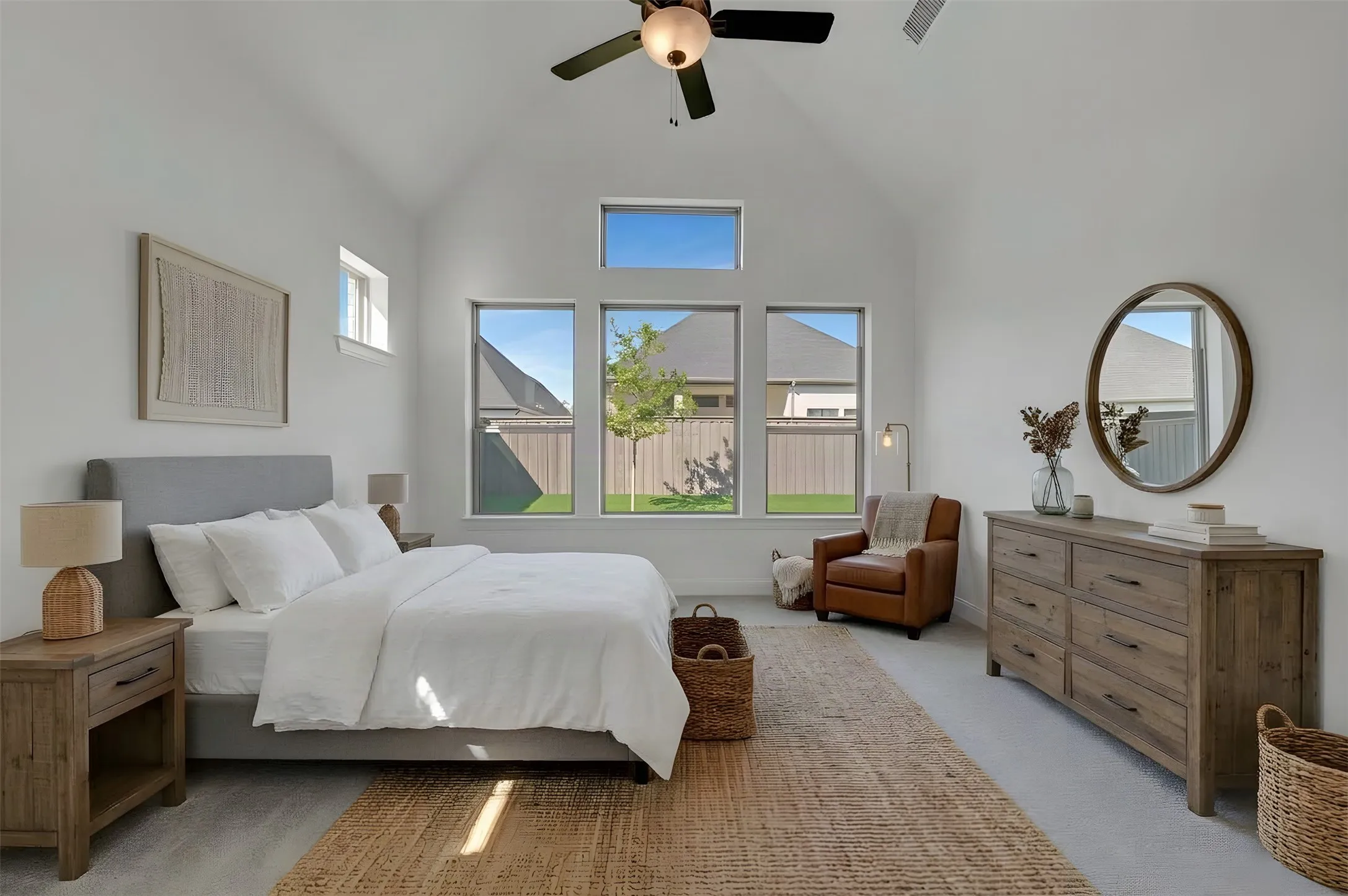 Vaulted ceiling with a ceiling fan