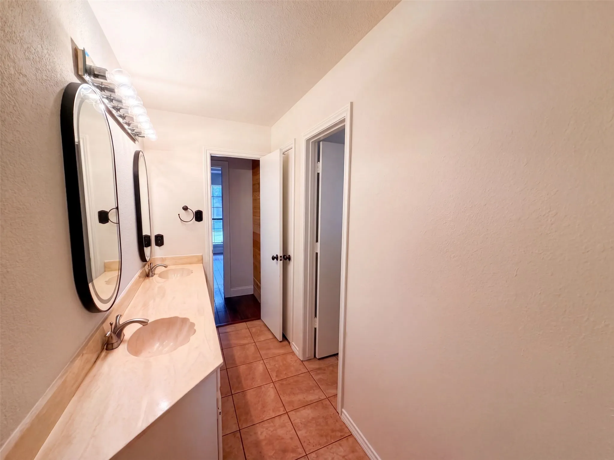 Single Family Residence For Sale in Collin County , 512 W Jefferson Street, Wylie, Texas 75098, 3 Bedroom, 2 Bathroom, 2 Garage spaces, 2,014 Sqft, built in 1986, mls#21370208, Real Estate Agent in Wylie, Homes For Sale in Collin county, Homes For Sale in Wylie, Realtor in Wylie Texas, Real Estate Brokerage Independent Realty Texas, Luminita Cordes Realtor