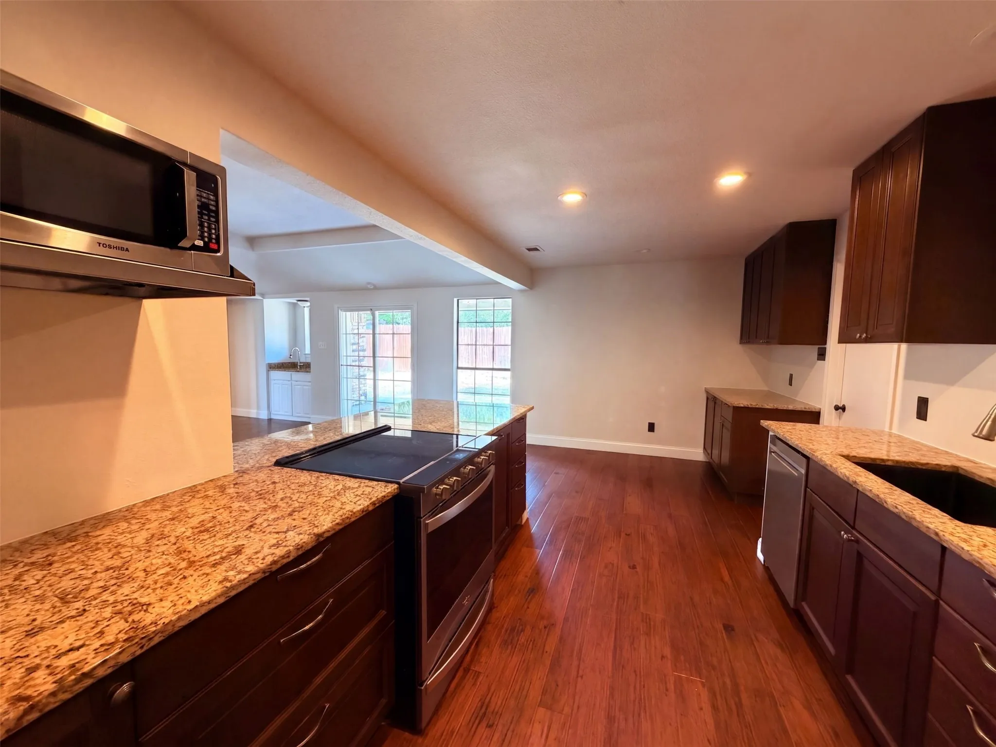 Single Family Residence For Sale in Collin County , 512 W Jefferson Street, Wylie, Texas 75098, 3 Bedroom, 2 Bathroom, 2 Garage spaces, 2,014 Sqft, built in 1986, mls#21370208, Real Estate Agent in Wylie, Homes For Sale in Collin county, Homes For Sale in Wylie, Realtor in Wylie Texas, Real Estate Brokerage Independent Realty Texas, Luminita Cordes Realtor