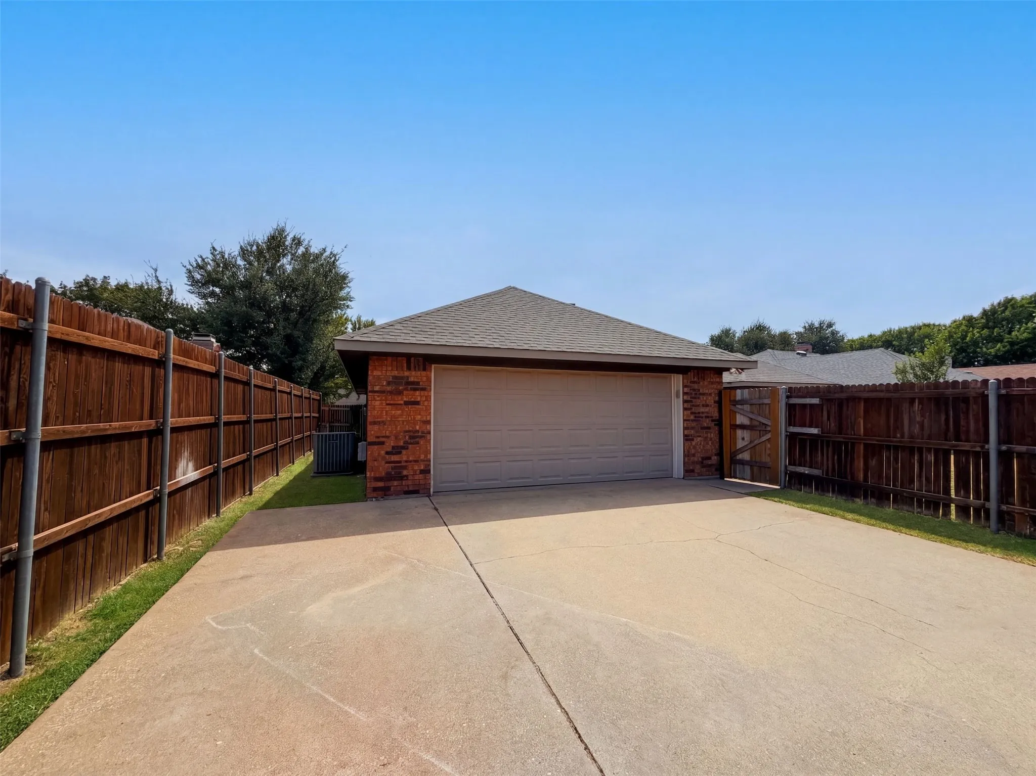 Single Family Residence For Sale in Collin County , 512 W Jefferson Street, Wylie, Texas 75098, 3 Bedroom, 2 Bathroom, 2 Garage spaces, 2,014 Sqft, built in 1986, mls#21370208, Real Estate Agent in Wylie, Homes For Sale in Collin county, Homes For Sale in Wylie, Realtor in Wylie Texas, Real Estate Brokerage Independent Realty Texas, Luminita Cordes Realtor