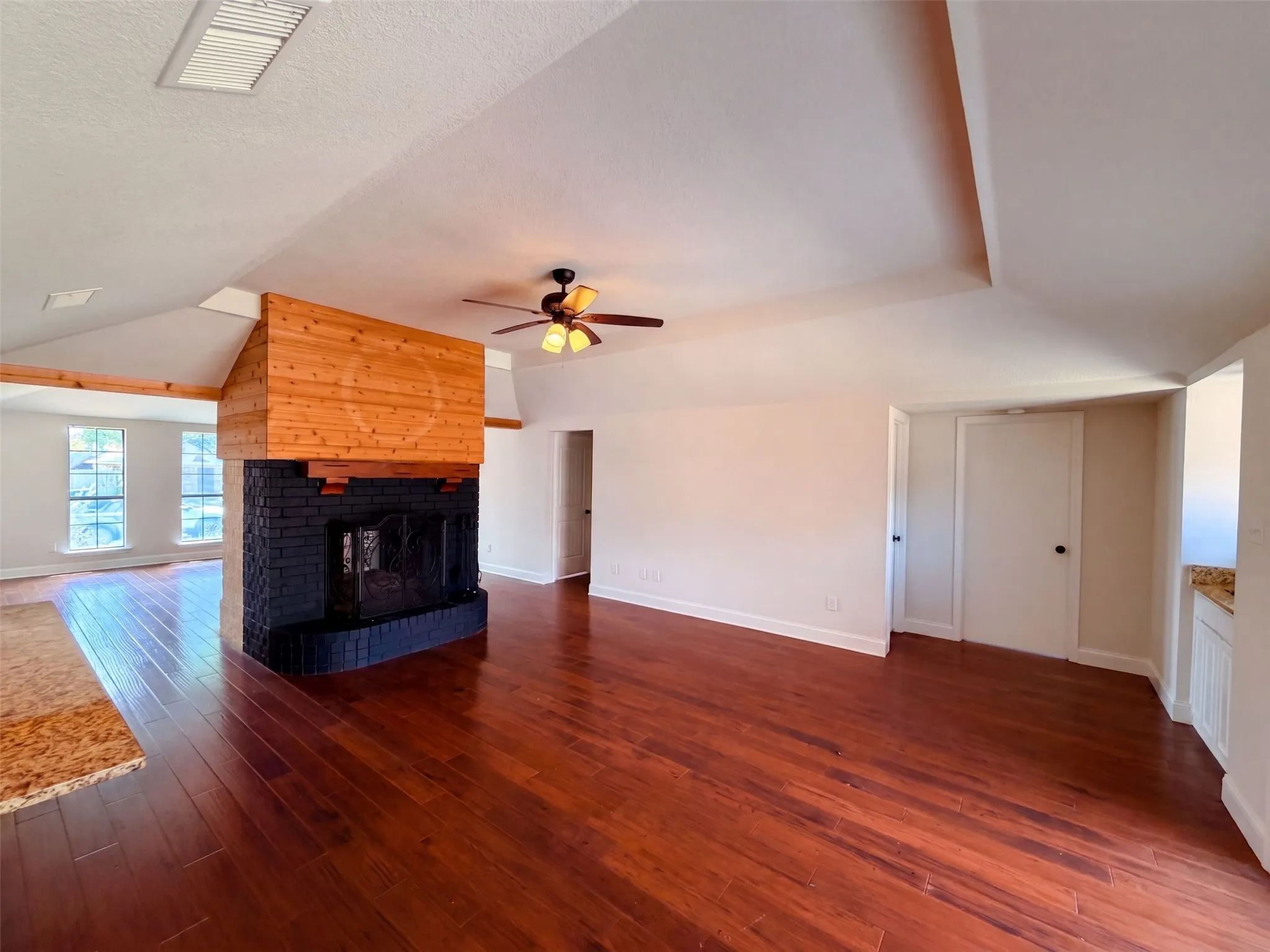 Single Family Residence For Sale in Collin County , 512 W Jefferson Street, Wylie, Texas 75098, 3 Bedroom, 2 Bathroom, 2 Garage spaces, 2,014 Sqft, built in 1986, mls#21370208, Real Estate Agent in Wylie, Homes For Sale in Collin county, Homes For Sale in Wylie, Realtor in Wylie Texas, Real Estate Brokerage Independent Realty Texas, Luminita Cordes Realtor