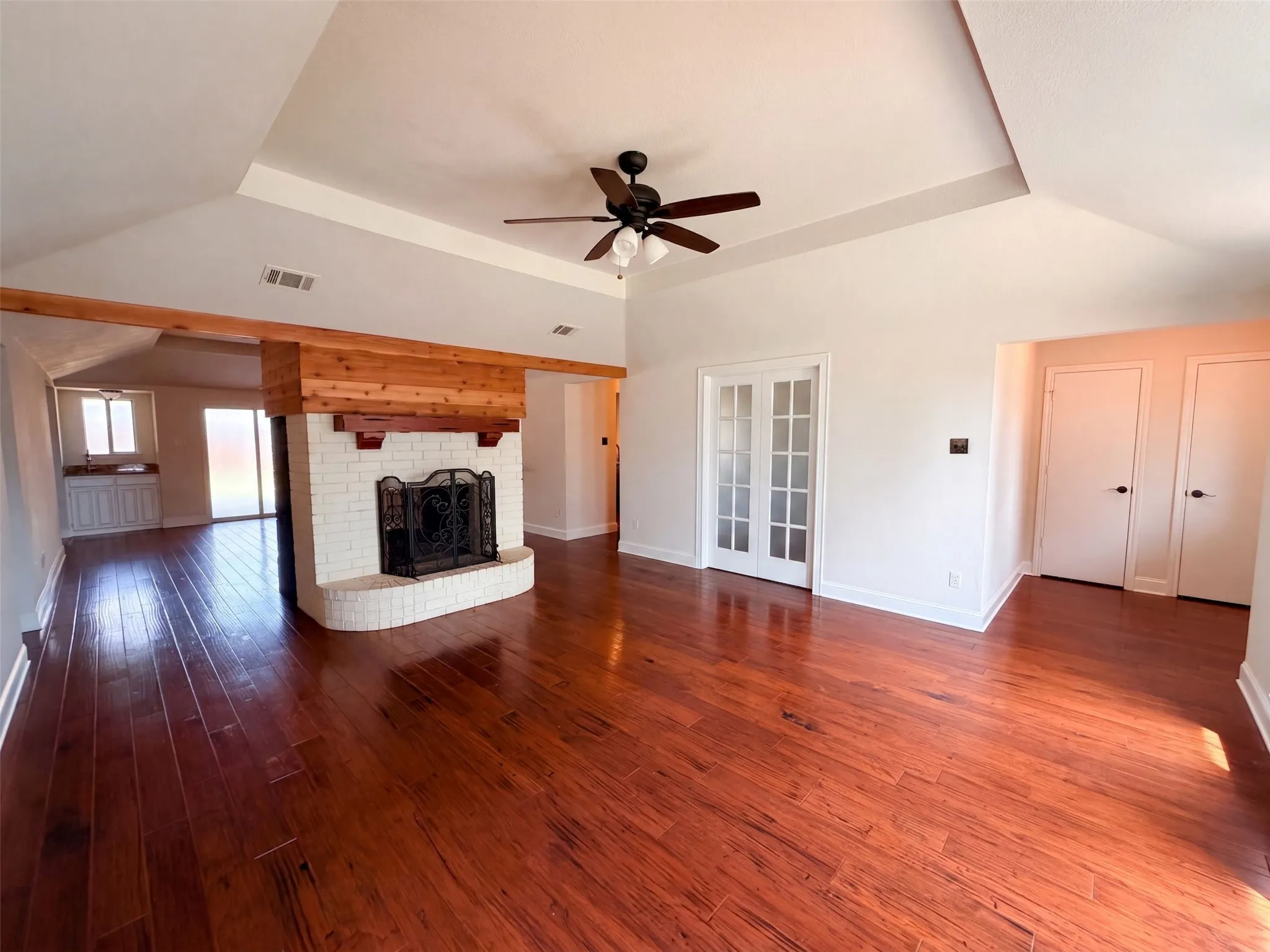 Single Family Residence For Sale in Collin County , 512 W Jefferson Street, Wylie, Texas 75098, 3 Bedroom, 2 Bathroom, 2 Garage spaces, 2,014 Sqft, built in 1986, mls#21370208, Real Estate Agent in Wylie, Homes For Sale in Collin county, Homes For Sale in Wylie, Realtor in Wylie Texas, Real Estate Brokerage Independent Realty Texas, Luminita Cordes Realtor