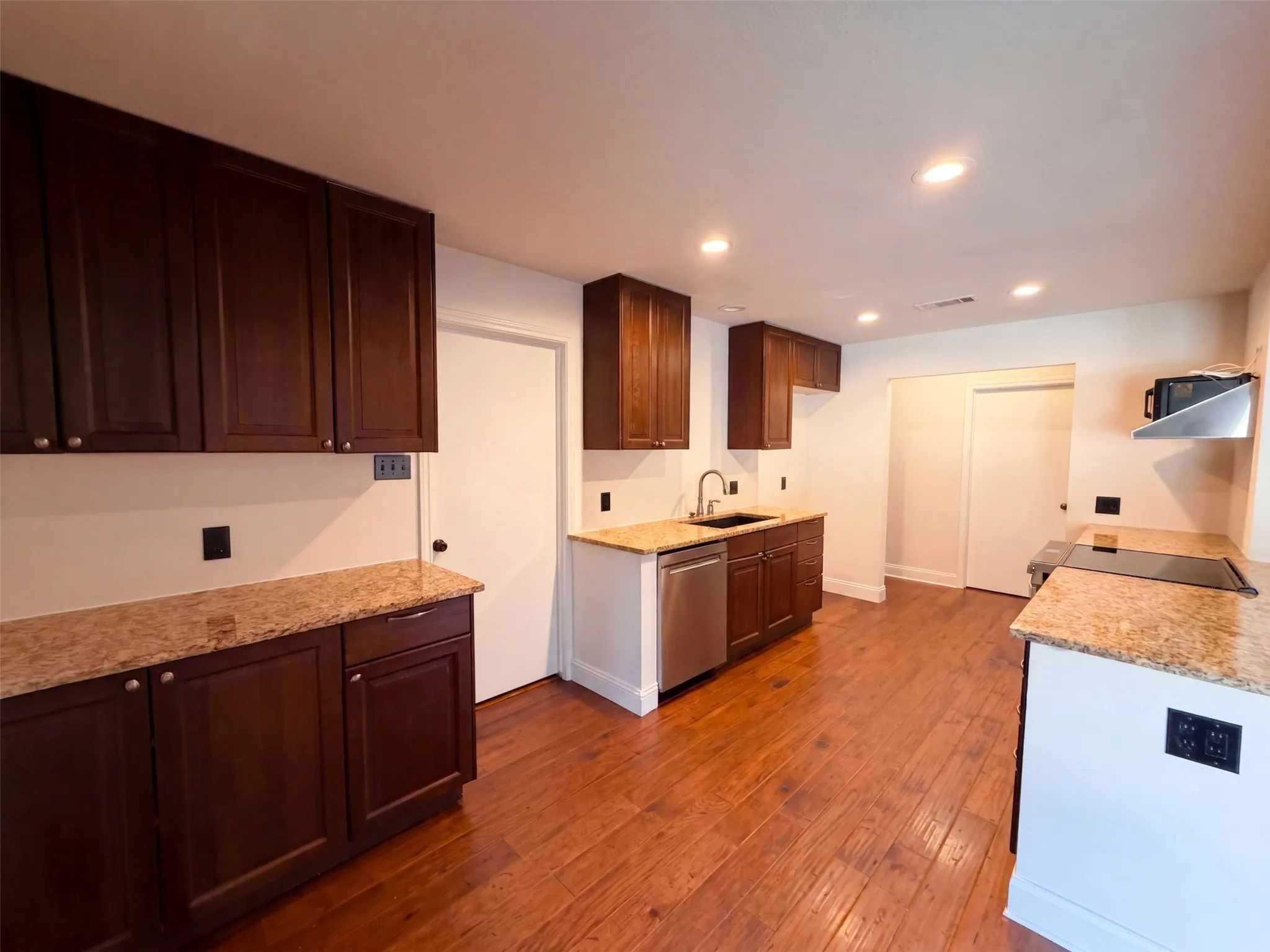 Single Family Residence For Sale in Collin County , 512 W Jefferson Street, Wylie, Texas 75098, 3 Bedroom, 2 Bathroom, 2 Garage spaces, 2,014 Sqft, built in 1986, mls#21370208, Real Estate Agent in Wylie, Homes For Sale in Collin county, Homes For Sale in Wylie, Realtor in Wylie Texas, Real Estate Brokerage Independent Realty Texas, Luminita Cordes Realtor