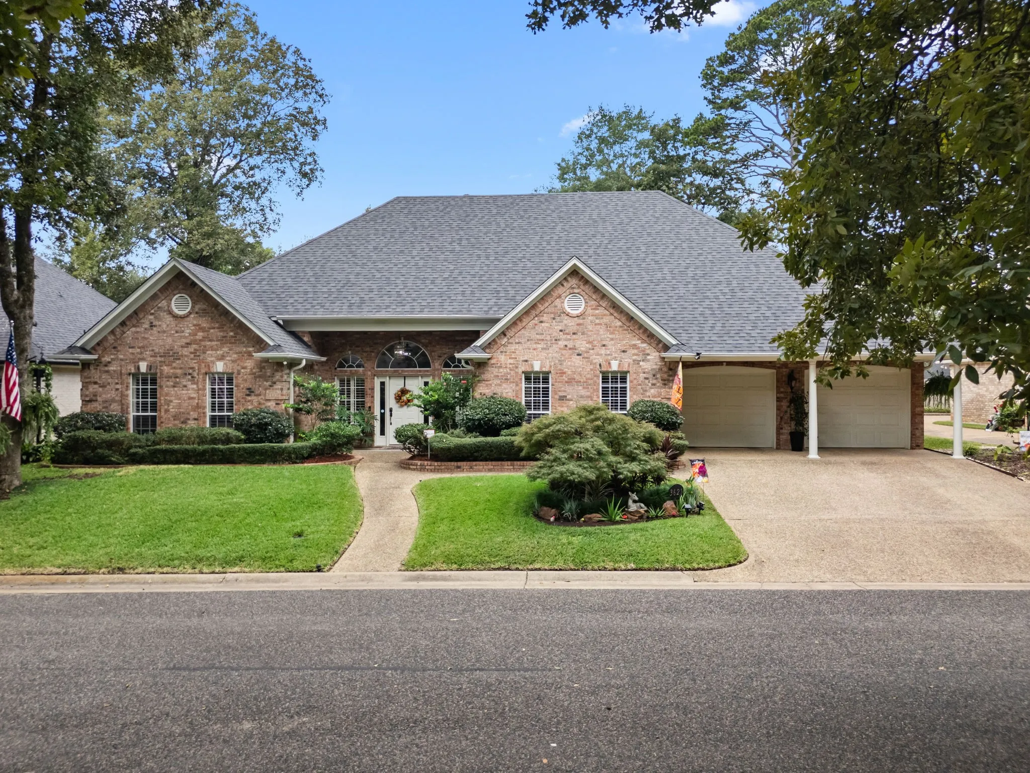 Single Family Residence For Sale in Smith County , 3621 Rock Creek Drive, Tyler, Texas 75707, 4 Bedroom, 2 Bathroom, 2 Garage spaces, 2,414 Sqft, built in 1996, mls#21370219, Real Estate Agent in Tyler, Homes For Sale in Smith county, Homes For Sale in Tyler, Realtor in Tyler Texas, Real Estate Brokerage Independent Realty Texas, Luminita Cordes Realtor