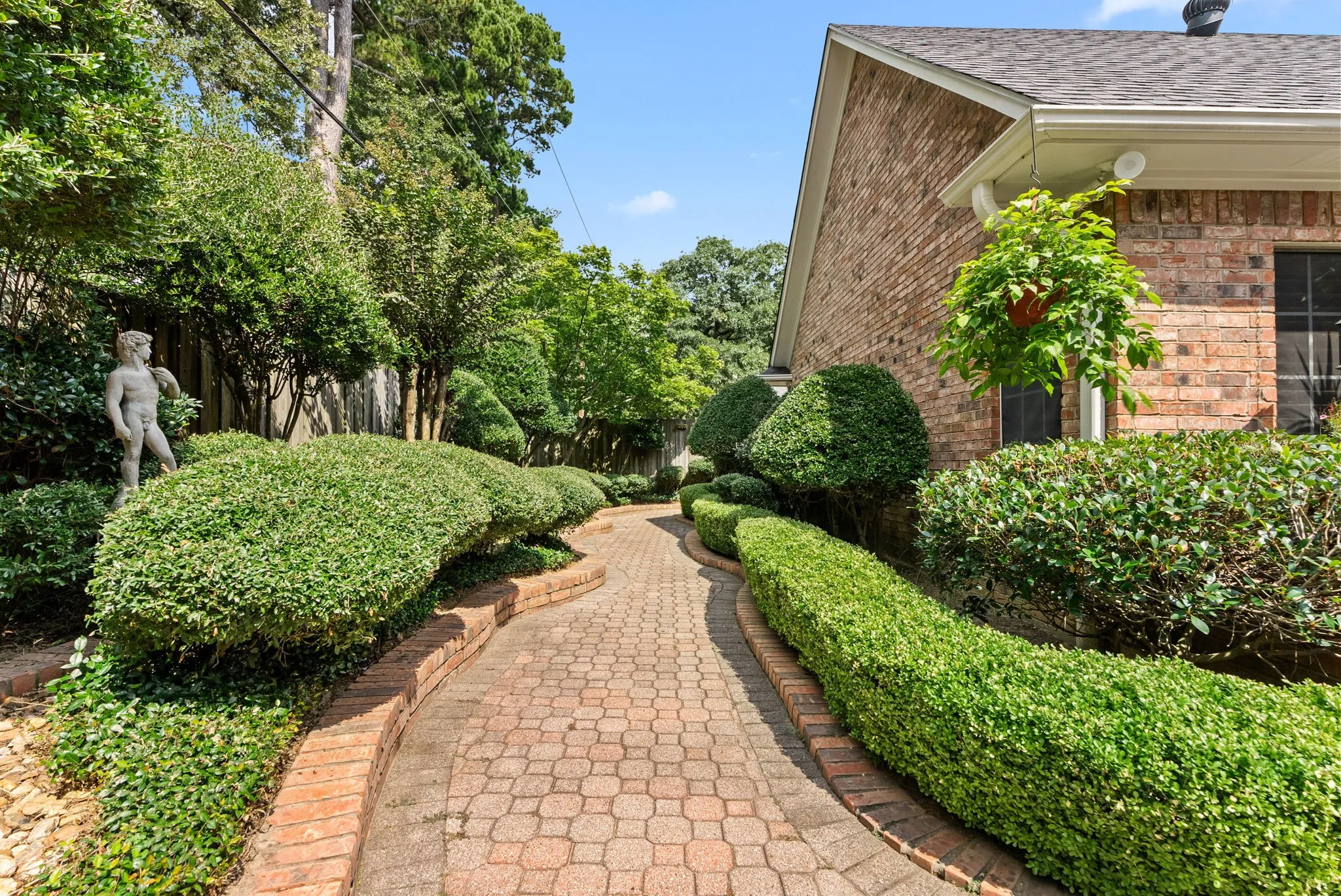Single Family Residence For Sale in Smith County , 3621 Rock Creek Drive, Tyler, Texas 75707, 4 Bedroom, 2 Bathroom, 2 Garage spaces, 2,414 Sqft, built in 1996, mls#21370219, Real Estate Agent in Tyler, Homes For Sale in Smith county, Homes For Sale in Tyler, Realtor in Tyler Texas, Real Estate Brokerage Independent Realty Texas, Luminita Cordes Realtor