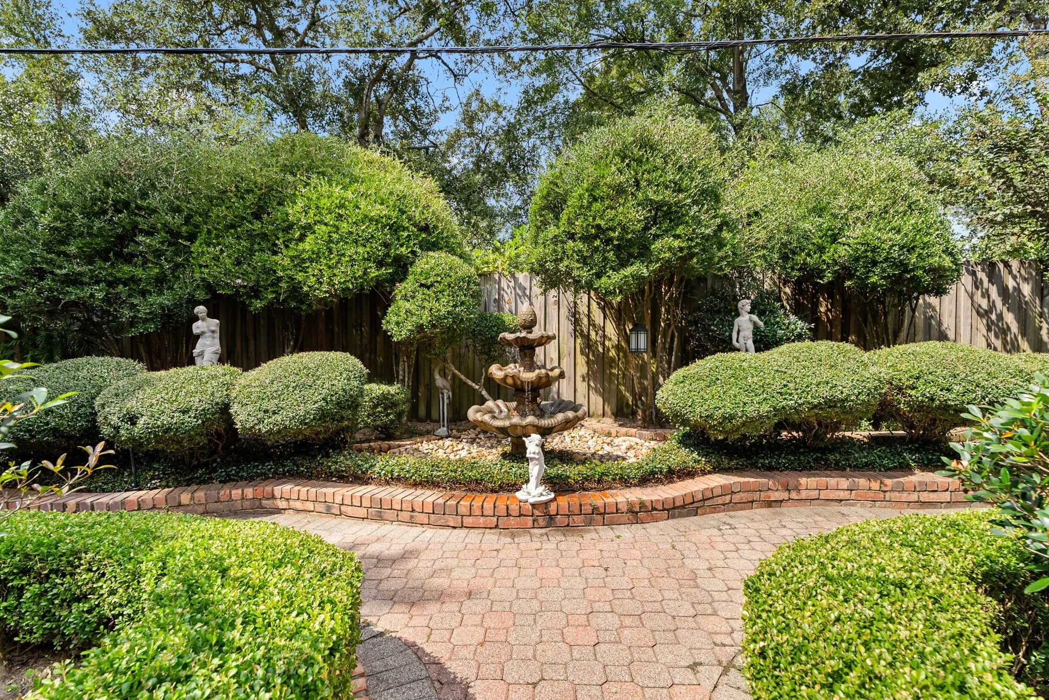 Single Family Residence For Sale in Smith County , 3621 Rock Creek Drive, Tyler, Texas 75707, 4 Bedroom, 2 Bathroom, 2 Garage spaces, 2,414 Sqft, built in 1996, mls#21370219, Real Estate Agent in Tyler, Homes For Sale in Smith county, Homes For Sale in Tyler, Realtor in Tyler Texas, Real Estate Brokerage Independent Realty Texas, Luminita Cordes Realtor