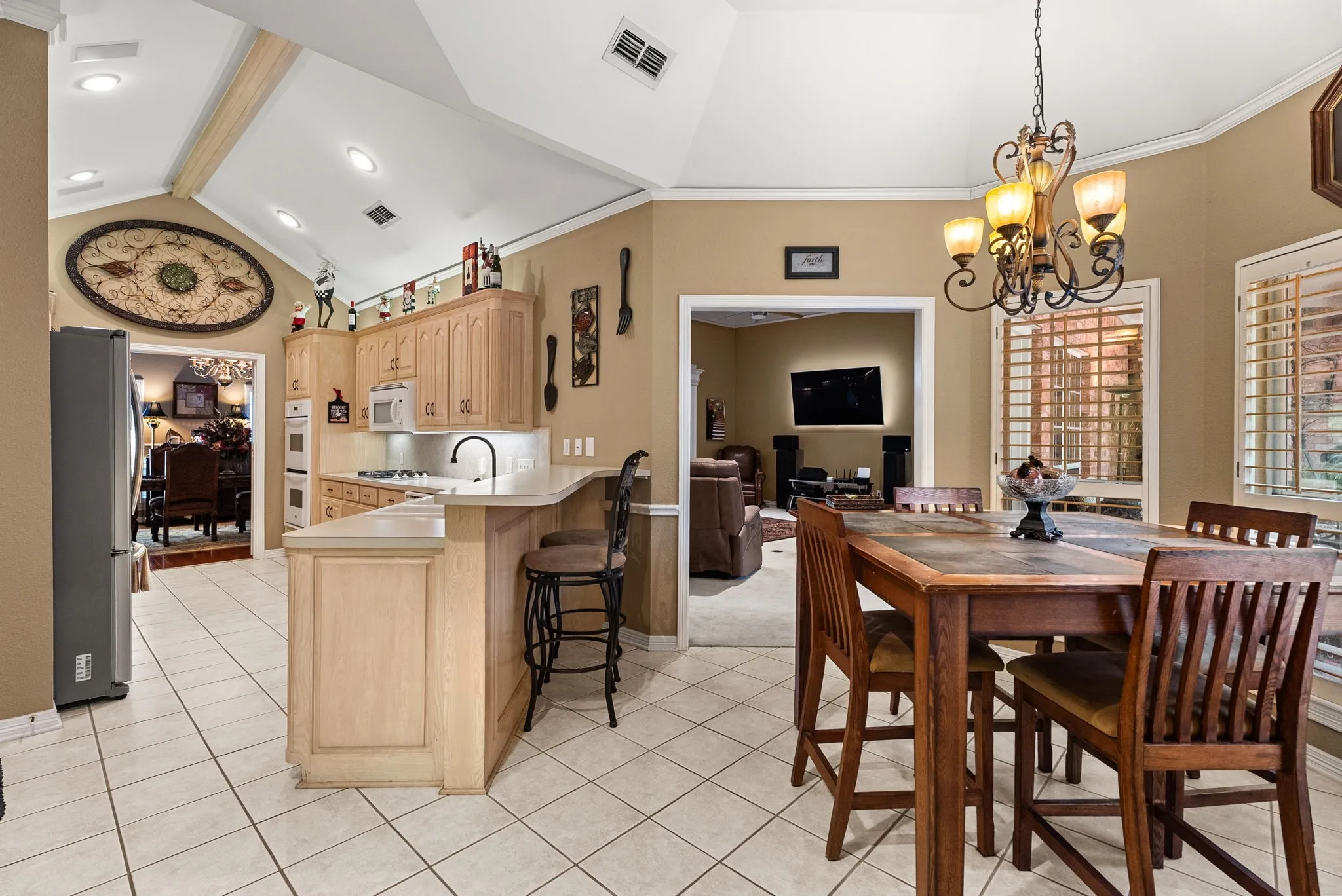 Single Family Residence For Sale in Smith County , 3621 Rock Creek Drive, Tyler, Texas 75707, 4 Bedroom, 2 Bathroom, 2 Garage spaces, 2,414 Sqft, built in 1996, mls#21370219, Real Estate Agent in Tyler, Homes For Sale in Smith county, Homes For Sale in Tyler, Realtor in Tyler Texas, Real Estate Brokerage Independent Realty Texas, Luminita Cordes Realtor