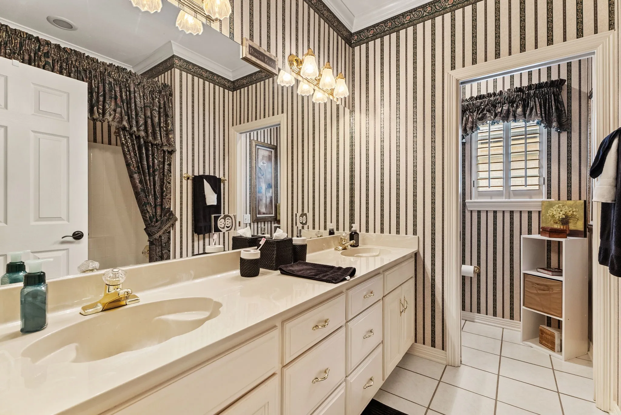 Single Family Residence For Sale in Smith County , 3621 Rock Creek Drive, Tyler, Texas 75707, 4 Bedroom, 2 Bathroom, 2 Garage spaces, 2,414 Sqft, built in 1996, mls#21370219, Real Estate Agent in Tyler, Homes For Sale in Smith county, Homes For Sale in Tyler, Realtor in Tyler Texas, Real Estate Brokerage Independent Realty Texas, Luminita Cordes Realtor