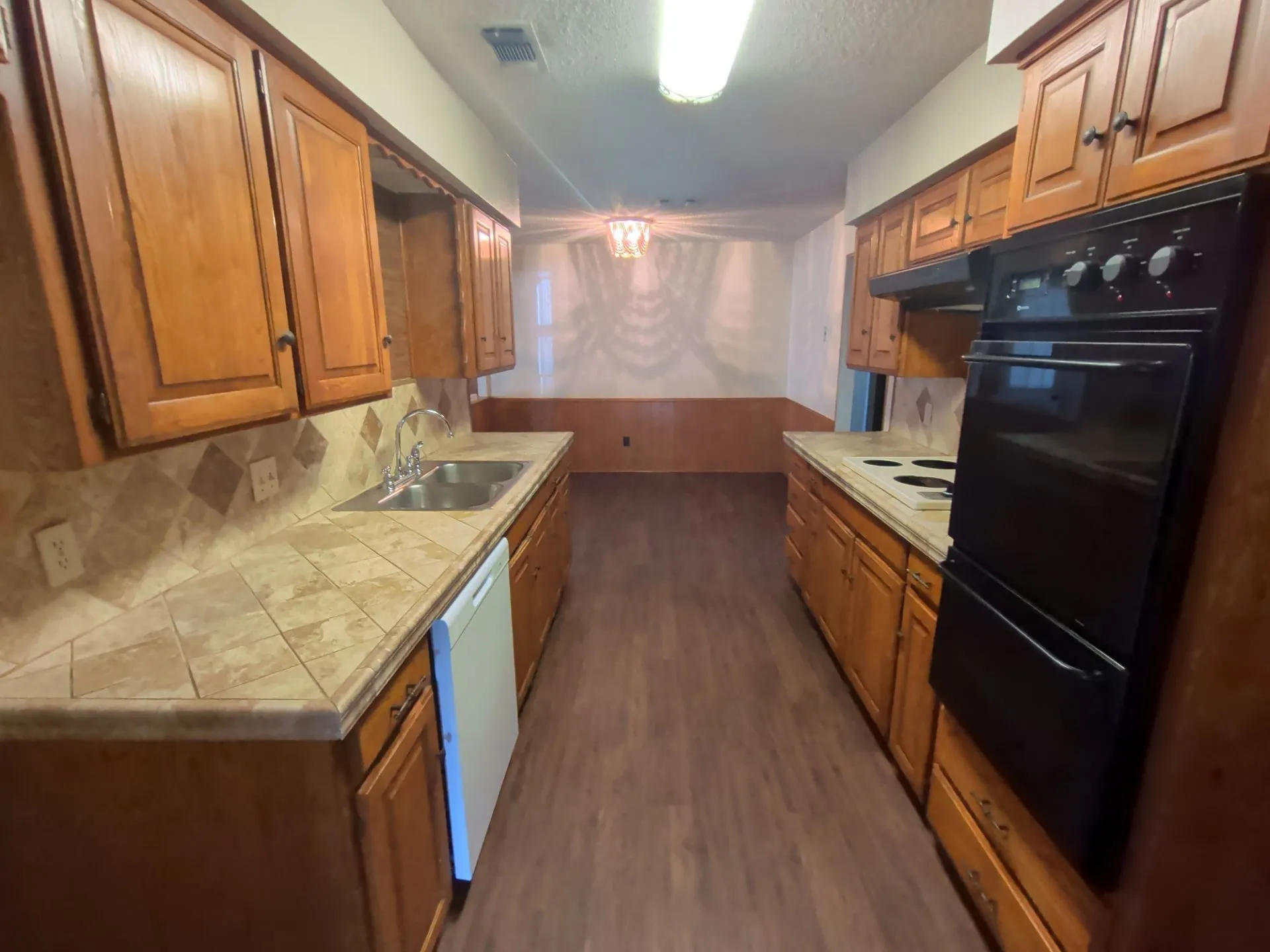 Single Family Residence For Rent in Tarrant County , 5541 Wood View Street, North Richland Hills, Texas 76180, 3 Bedroom, 2 Bathroom, 2 Garage spaces, 2,042 Sqft, built in 1980, mls#21370068, Real Estate Agent in North Richland Hills, Homes For Rent in Tarrant county, Homes For Rent in North Richland Hills, Realtor in North Richland Hills Texas, Real Estate Brokerage Independent Realty Texas, Luminita Cordes Realtor