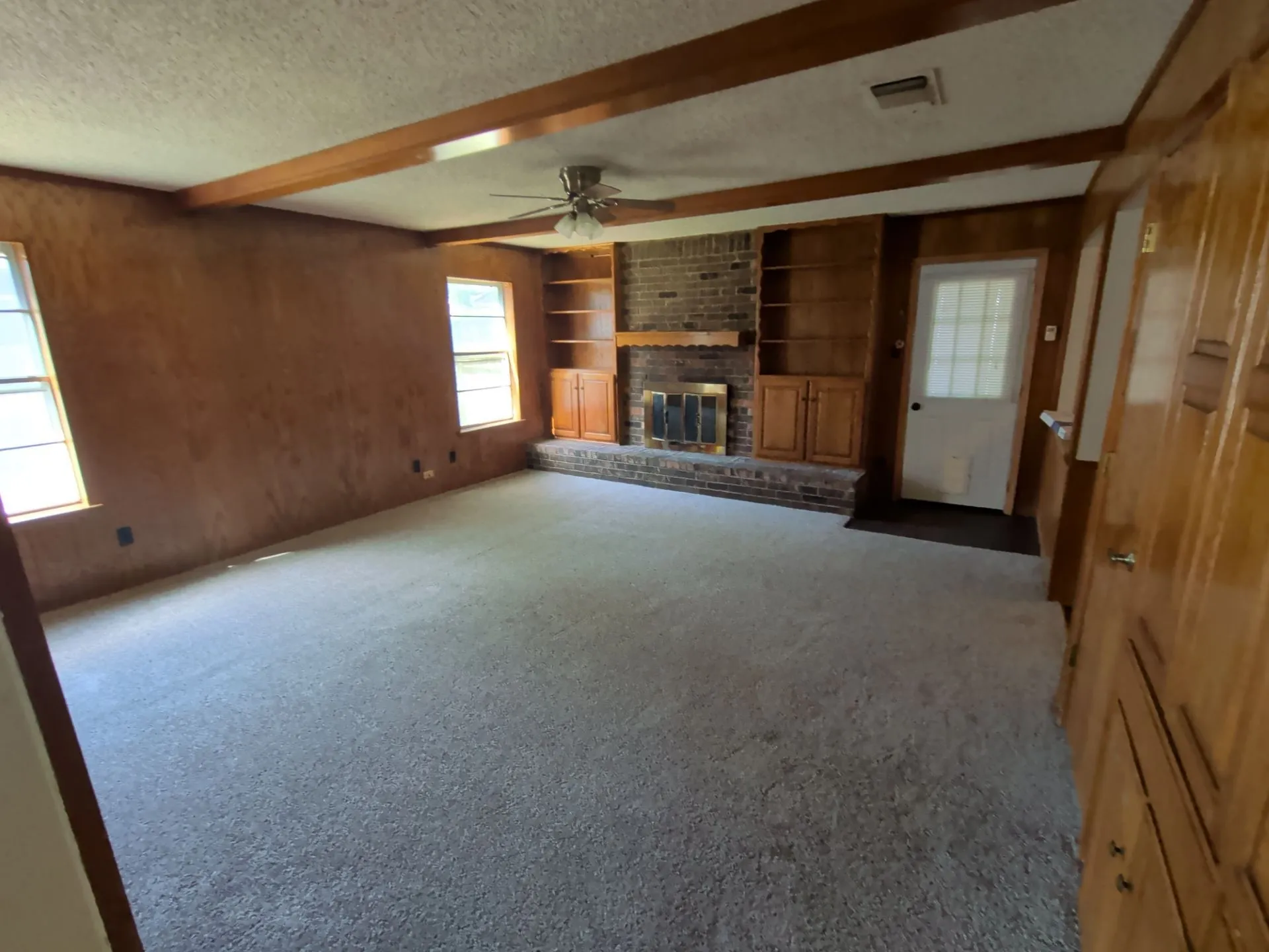 Single Family Residence For Rent in Tarrant County , 5541 Wood View Street, North Richland Hills, Texas 76180, 3 Bedroom, 2 Bathroom, 2 Garage spaces, 2,042 Sqft, built in 1980, mls#21370068, Real Estate Agent in North Richland Hills, Homes For Rent in Tarrant county, Homes For Rent in North Richland Hills, Realtor in North Richland Hills Texas, Real Estate Brokerage Independent Realty Texas, Luminita Cordes Realtor