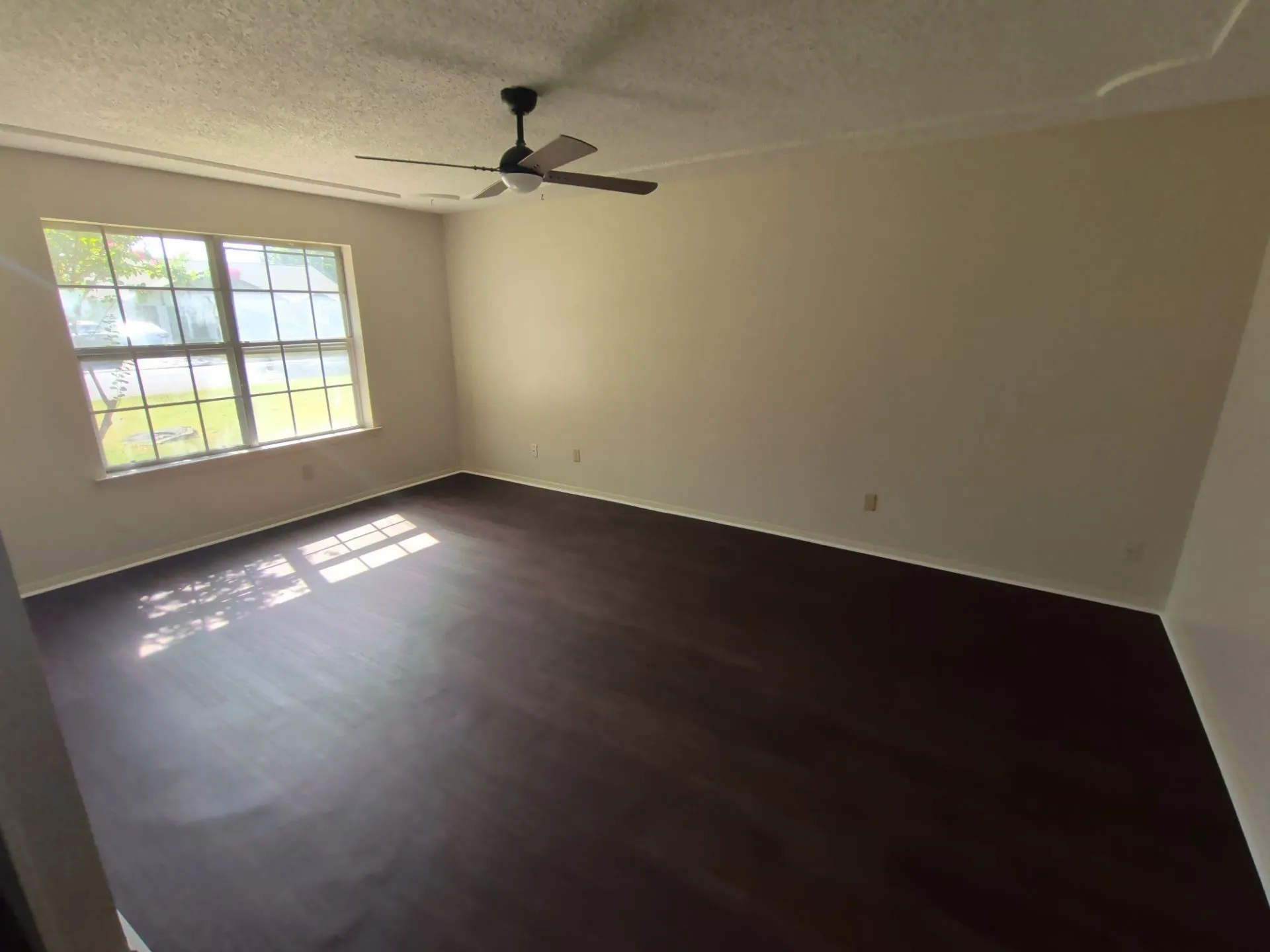 Single Family Residence For Rent in Tarrant County , 5541 Wood View Street, North Richland Hills, Texas 76180, 3 Bedroom, 2 Bathroom, 2 Garage spaces, 2,042 Sqft, built in 1980, mls#21370068, Real Estate Agent in North Richland Hills, Homes For Rent in Tarrant county, Homes For Rent in North Richland Hills, Realtor in North Richland Hills Texas, Real Estate Brokerage Independent Realty Texas, Luminita Cordes Realtor