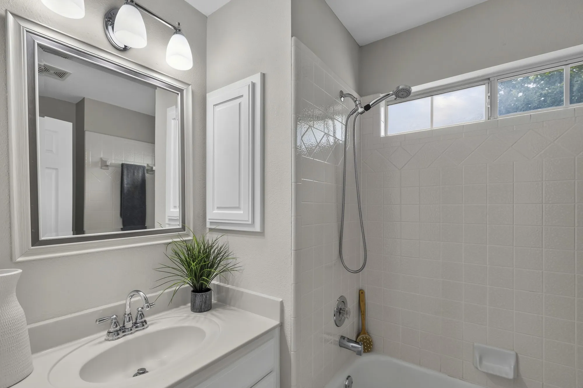 Single Family Residence For Sale in Collin County , 529 Colgate Drive, Allen, Texas 75013, 4 Bedroom, 3 Bathroom, 2 Garage spaces, 2,370 Sqft, built in 1997, mls#21369058, Real Estate Agent in Allen, Homes For Sale in Collin county, Homes For Sale in Allen, Realtor in Allen Texas, Real Estate Brokerage Independent Realty Texas, Luminita Cordes Realtor
