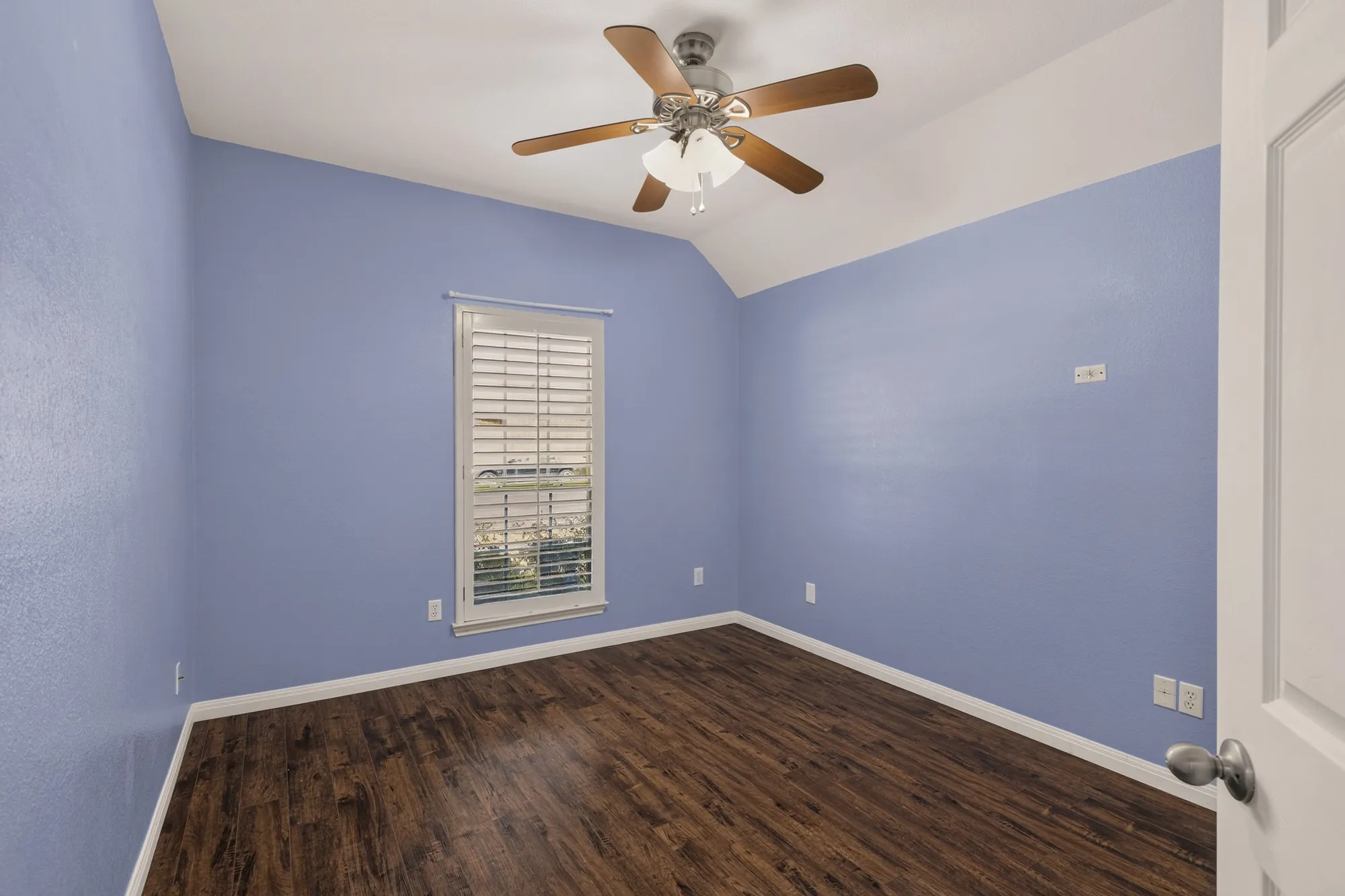 Single Family Residence For Sale in Collin County , 529 Colgate Drive, Allen, Texas 75013, 4 Bedroom, 3 Bathroom, 2 Garage spaces, 2,370 Sqft, built in 1997, mls#21369058, Real Estate Agent in Allen, Homes For Sale in Collin county, Homes For Sale in Allen, Realtor in Allen Texas, Real Estate Brokerage Independent Realty Texas, Luminita Cordes Realtor