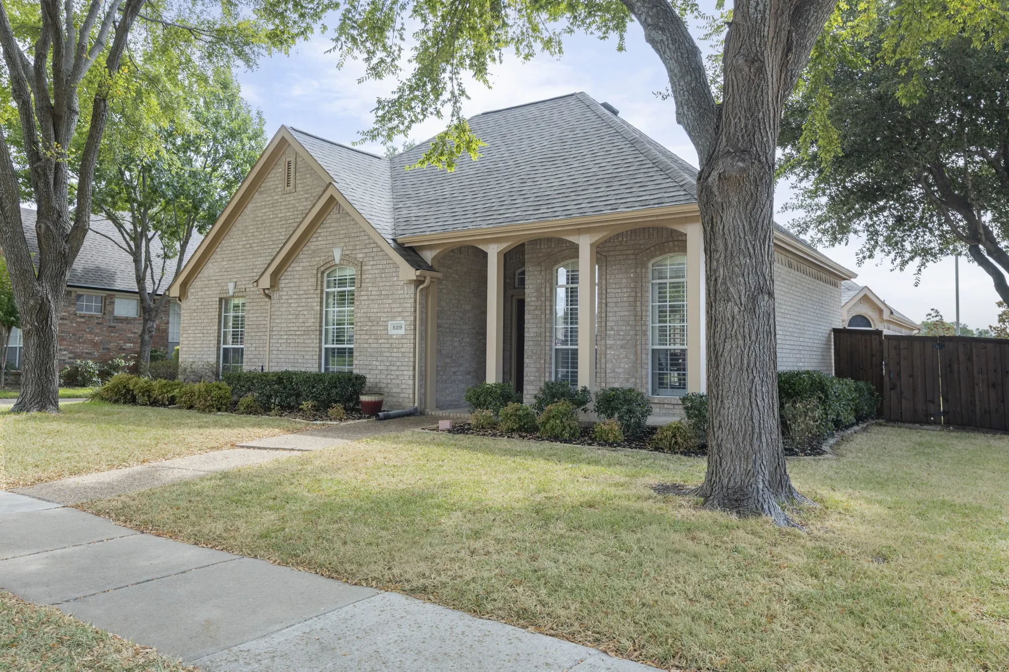 Single Family Residence For Sale in Collin County , 529 Colgate Drive, Allen, Texas 75013, 4 Bedroom, 3 Bathroom, 2 Garage spaces, 2,370 Sqft, built in 1997, mls#21369058, Real Estate Agent in Allen, Homes For Sale in Collin county, Homes For Sale in Allen, Realtor in Allen Texas, Real Estate Brokerage Independent Realty Texas, Luminita Cordes Realtor