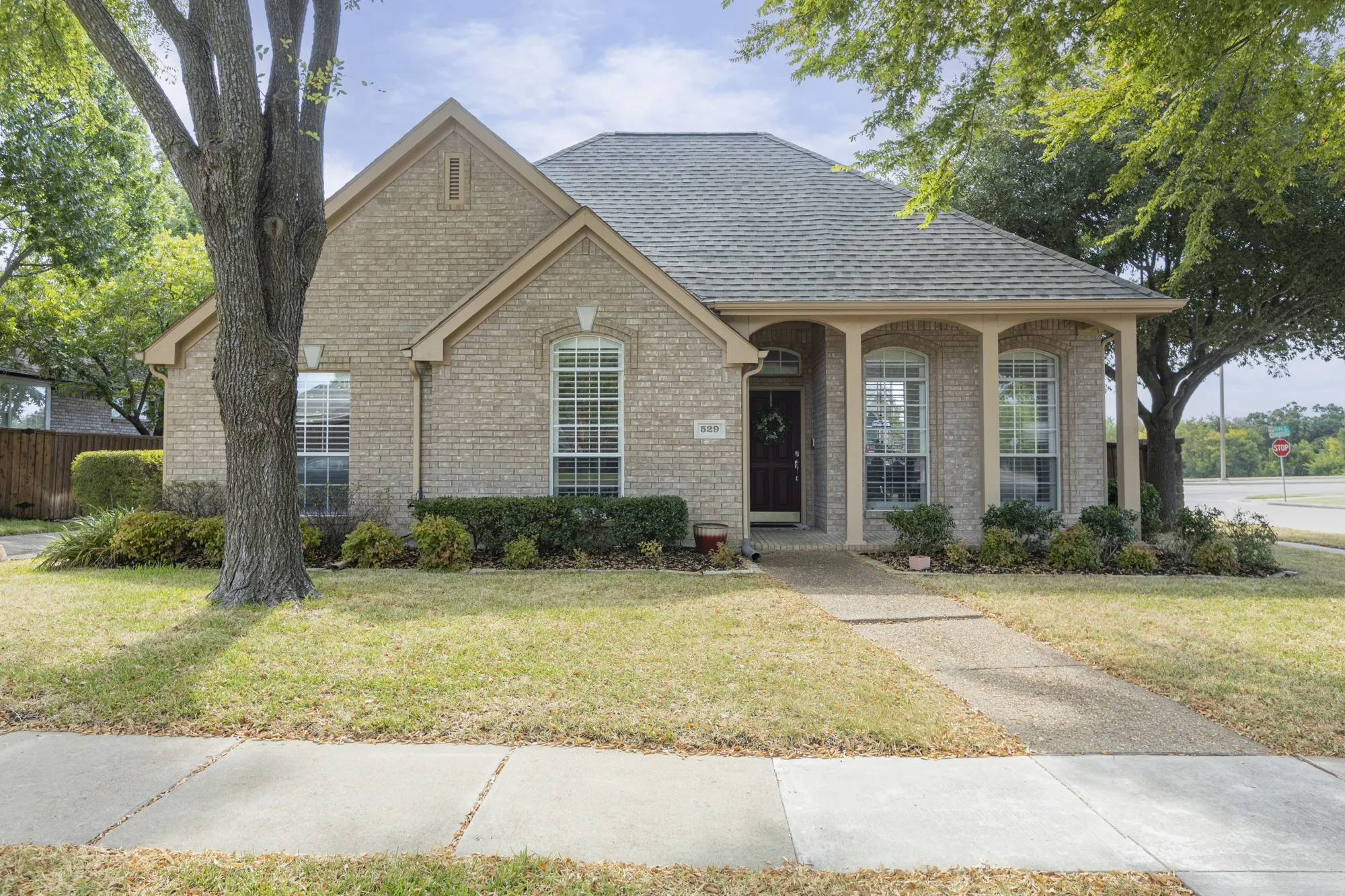 Single Family Residence For Sale in Collin County , 529 Colgate Drive, Allen, Texas 75013, 4 Bedroom, 3 Bathroom, 2 Garage spaces, 2,370 Sqft, built in 1997, mls#21369058, Real Estate Agent in Allen, Homes For Sale in Collin county, Homes For Sale in Allen, Realtor in Allen Texas, Real Estate Brokerage Independent Realty Texas, Luminita Cordes Realtor