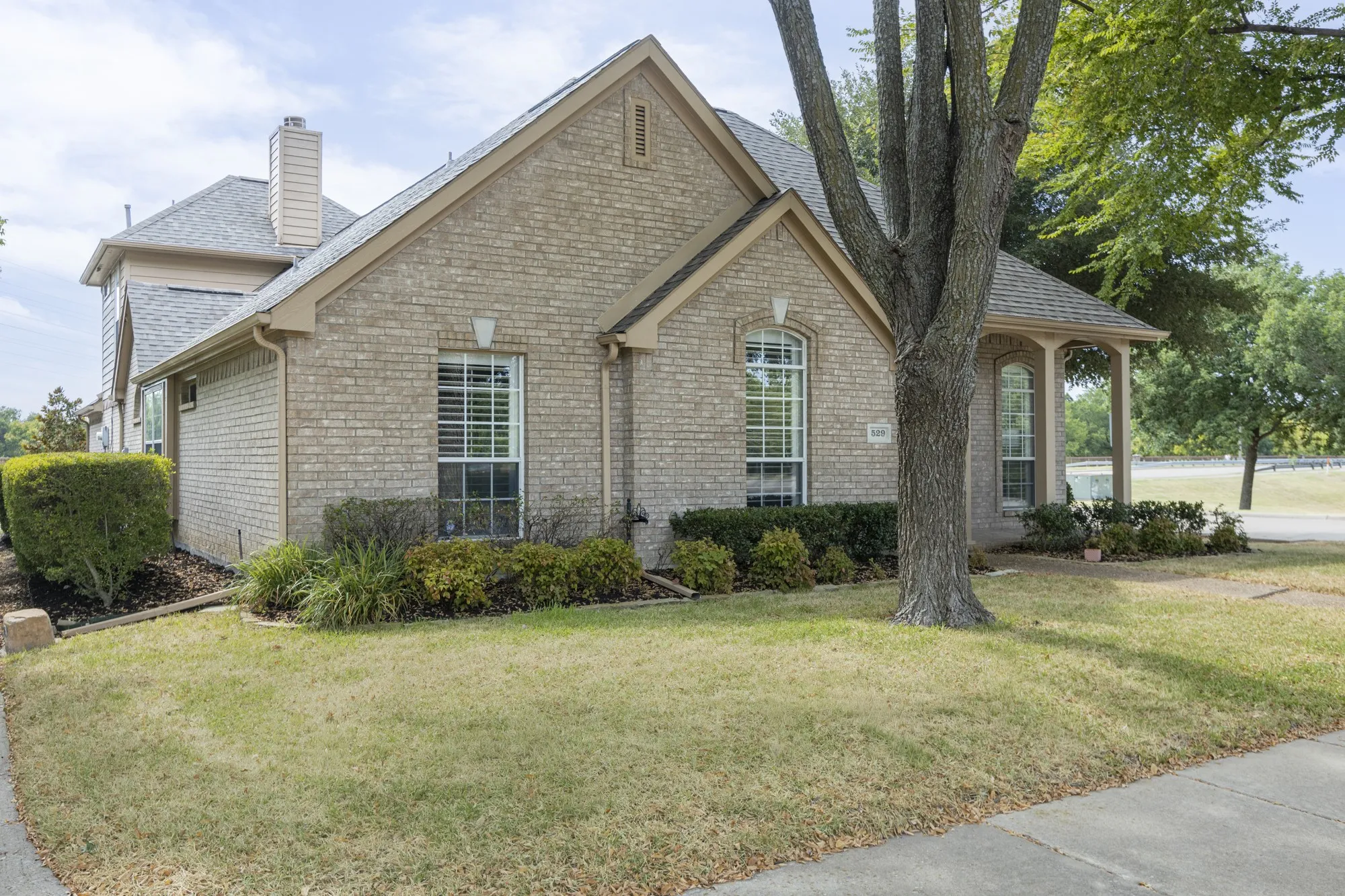 Single Family Residence For Sale in Collin County , 529 Colgate Drive, Allen, Texas 75013, 4 Bedroom, 3 Bathroom, 2 Garage spaces, 2,370 Sqft, built in 1997, mls#21369058, Real Estate Agent in Allen, Homes For Sale in Collin county, Homes For Sale in Allen, Realtor in Allen Texas, Real Estate Brokerage Independent Realty Texas, Luminita Cordes Realtor