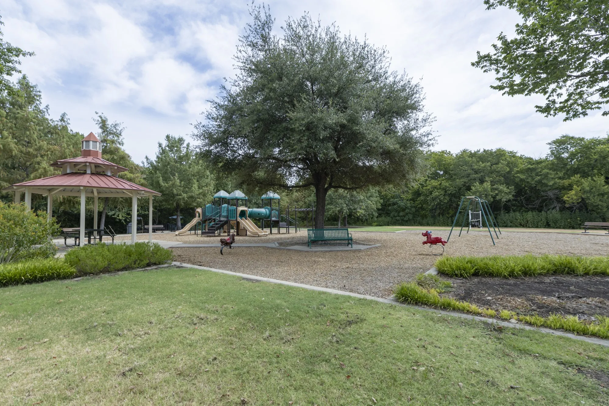 Single Family Residence For Sale in Collin County , 529 Colgate Drive, Allen, Texas 75013, 4 Bedroom, 3 Bathroom, 2 Garage spaces, 2,370 Sqft, built in 1997, mls#21369058, Real Estate Agent in Allen, Homes For Sale in Collin county, Homes For Sale in Allen, Realtor in Allen Texas, Real Estate Brokerage Independent Realty Texas, Luminita Cordes Realtor