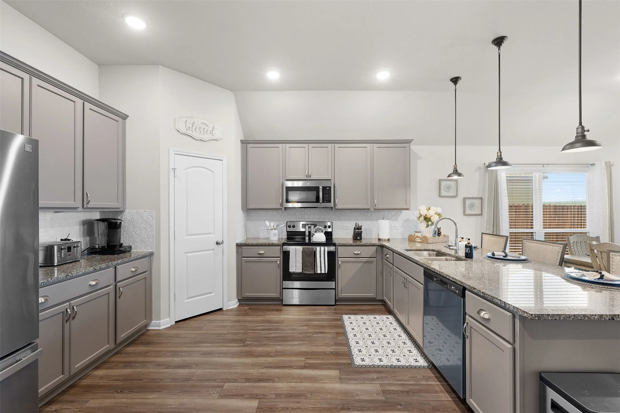 Single Family Residence For Sale in Bell County , 6620 Mc Gregor Loop, Killeen, Texas 76549, 4 Bedroom, 3 Bathroom, 3 Garage spaces, 2,036 Sqft, built in 2021, mls#21368246, Real Estate Agent in Killeen, Homes For Sale in Bell county, Homes For Sale in Killeen, Realtor in Killeen Texas, Real Estate Brokerage Independent Realty Texas, Luminita Cordes Realtor