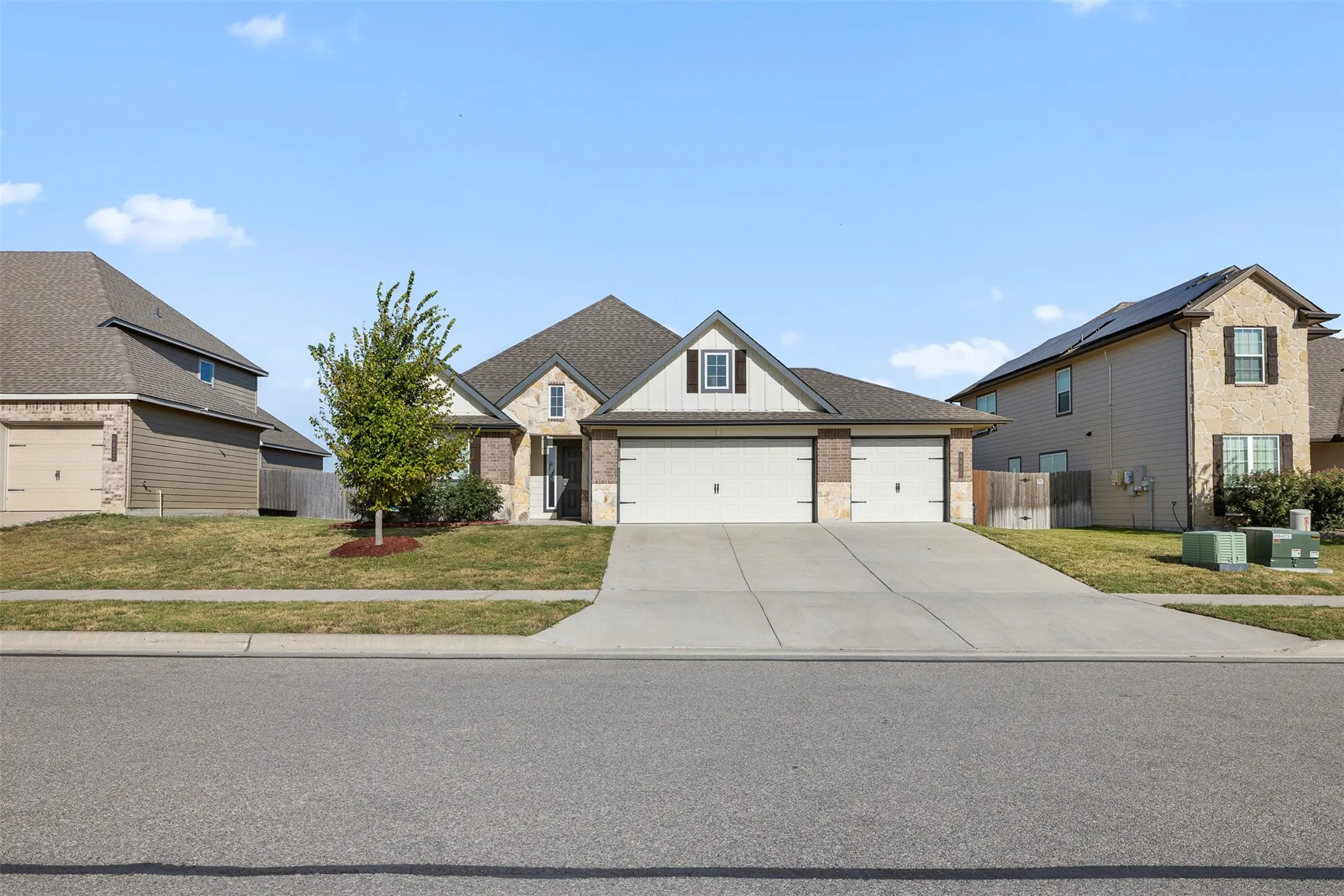 Single Family Residence For Sale in Bell County , 6620 Mc Gregor Loop, Killeen, Texas 76549, 4 Bedroom, 3 Bathroom, 3 Garage spaces, 2,036 Sqft, built in 2021, mls#21368246, Real Estate Agent in Killeen, Homes For Sale in Bell county, Homes For Sale in Killeen, Realtor in Killeen Texas, Real Estate Brokerage Independent Realty Texas, Luminita Cordes Realtor