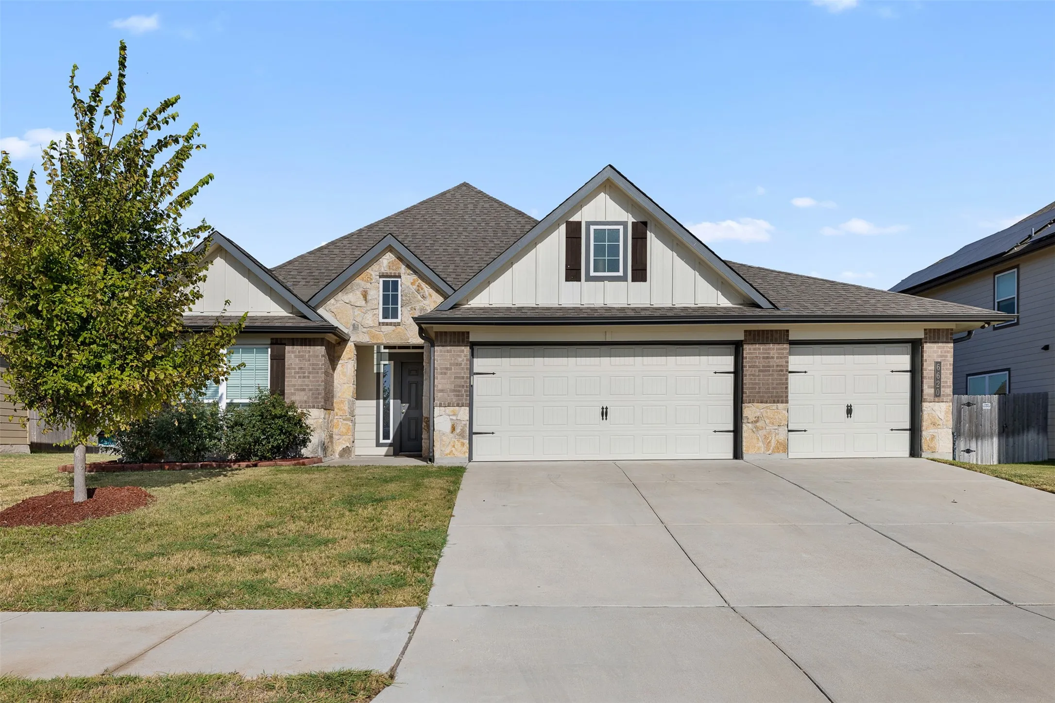 Single Family Residence For Sale in Bell County , 6620 Mc Gregor Loop, Killeen, Texas 76549, 4 Bedroom, 3 Bathroom, 3 Garage spaces, 2,036 Sqft, built in 2021, mls#21368246, Real Estate Agent in Killeen, Homes For Sale in Bell county, Homes For Sale in Killeen, Realtor in Killeen Texas, Real Estate Brokerage Independent Realty Texas, Luminita Cordes Realtor