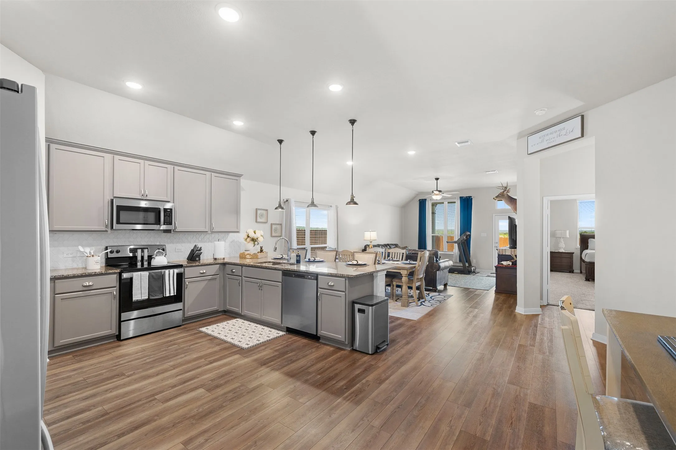 Single Family Residence For Sale in Bell County , 6620 Mc Gregor Loop, Killeen, Texas 76549, 4 Bedroom, 3 Bathroom, 3 Garage spaces, 2,036 Sqft, built in 2021, mls#21368246, Real Estate Agent in Killeen, Homes For Sale in Bell county, Homes For Sale in Killeen, Realtor in Killeen Texas, Real Estate Brokerage Independent Realty Texas, Luminita Cordes Realtor