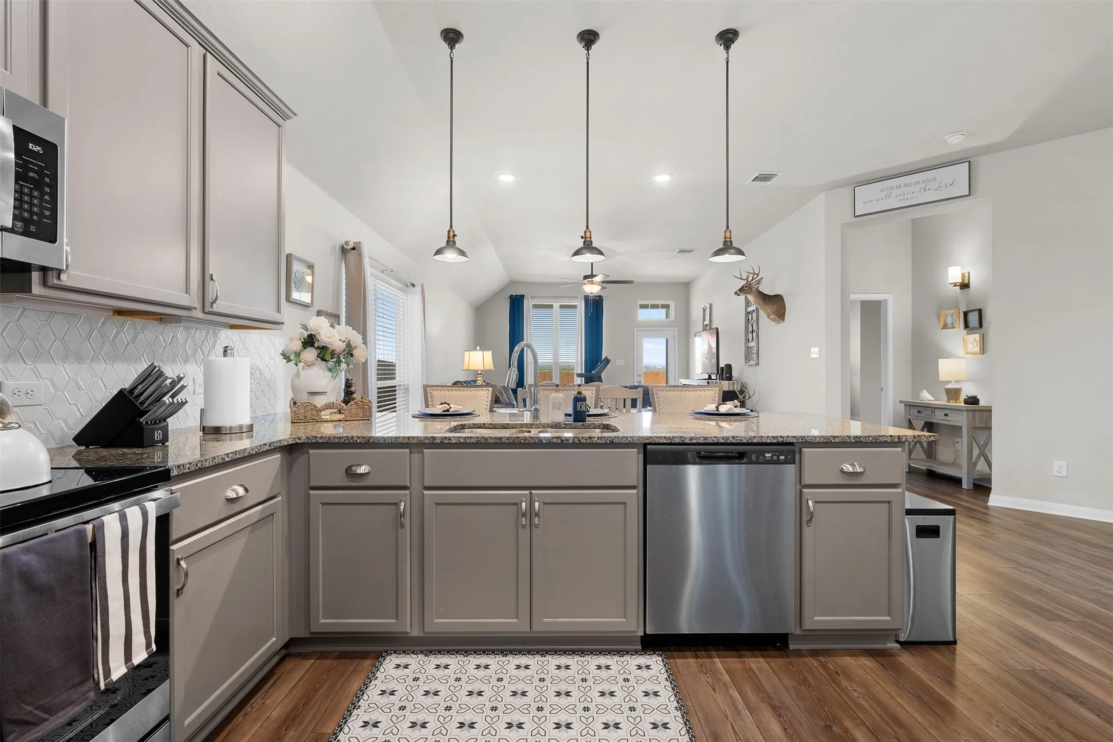 Single Family Residence For Sale in Bell County , 6620 Mc Gregor Loop, Killeen, Texas 76549, 4 Bedroom, 3 Bathroom, 3 Garage spaces, 2,036 Sqft, built in 2021, mls#21368246, Real Estate Agent in Killeen, Homes For Sale in Bell county, Homes For Sale in Killeen, Realtor in Killeen Texas, Real Estate Brokerage Independent Realty Texas, Luminita Cordes Realtor