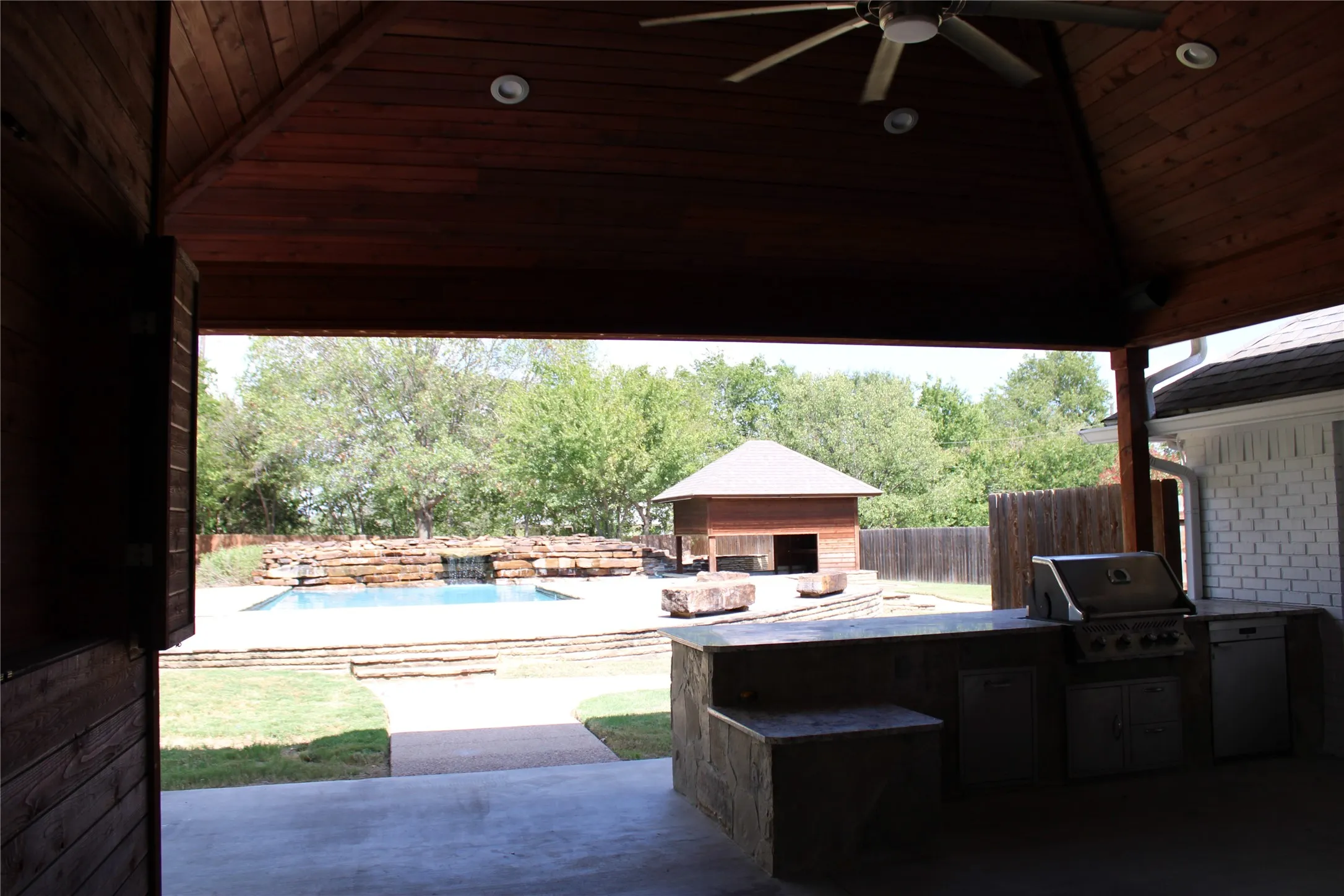 Single Family Residence For Sale in Tarrant County , 1601 VILLAGE Trail, Keller, Texas 76248, 4 Bedroom, 3 Bathroom, 3 Garage spaces, 3,060 Sqft, built in 1992, mls#21364350, Real Estate Agent in Keller, Homes For Sale in Tarrant county, Homes For Sale in Keller, Realtor in Keller Texas, Real Estate Brokerage Independent Realty Texas, Luminita Cordes Realtor