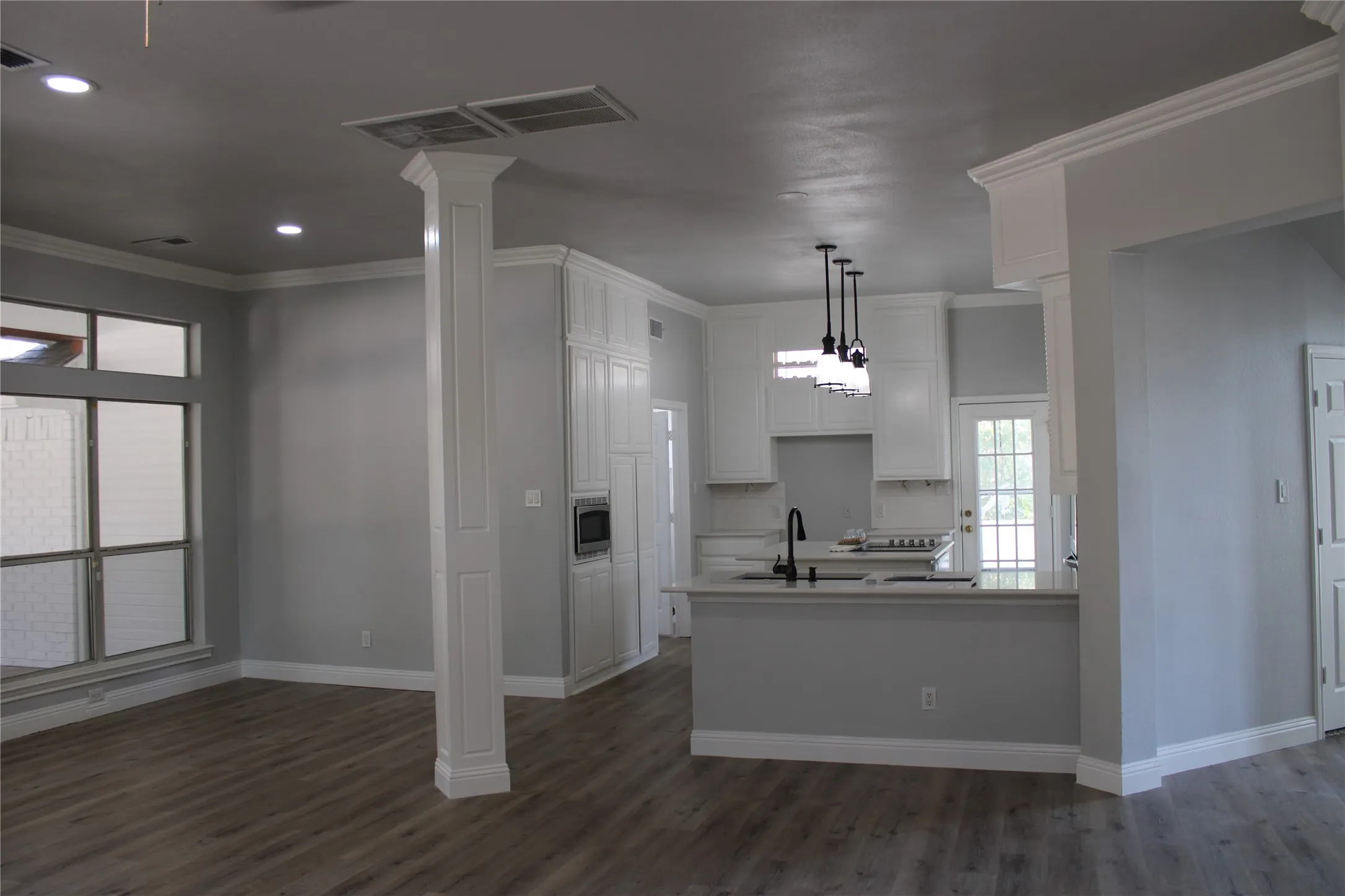 Single Family Residence For Sale in Tarrant County , 1601 VILLAGE Trail, Keller, Texas 76248, 4 Bedroom, 3 Bathroom, 3 Garage spaces, 3,060 Sqft, built in 1992, mls#21364350, Real Estate Agent in Keller, Homes For Sale in Tarrant county, Homes For Sale in Keller, Realtor in Keller Texas, Real Estate Brokerage Independent Realty Texas, Luminita Cordes Realtor
