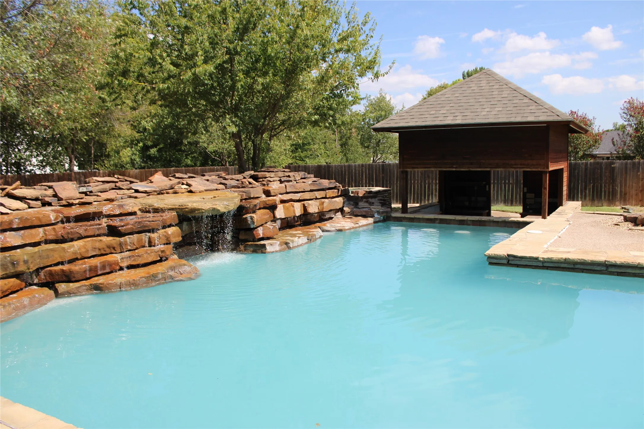 Single Family Residence For Sale in Tarrant County , 1601 VILLAGE Trail, Keller, Texas 76248, 4 Bedroom, 3 Bathroom, 3 Garage spaces, 3,060 Sqft, built in 1992, mls#21364350, Real Estate Agent in Keller, Homes For Sale in Tarrant county, Homes For Sale in Keller, Realtor in Keller Texas, Real Estate Brokerage Independent Realty Texas, Luminita Cordes Realtor