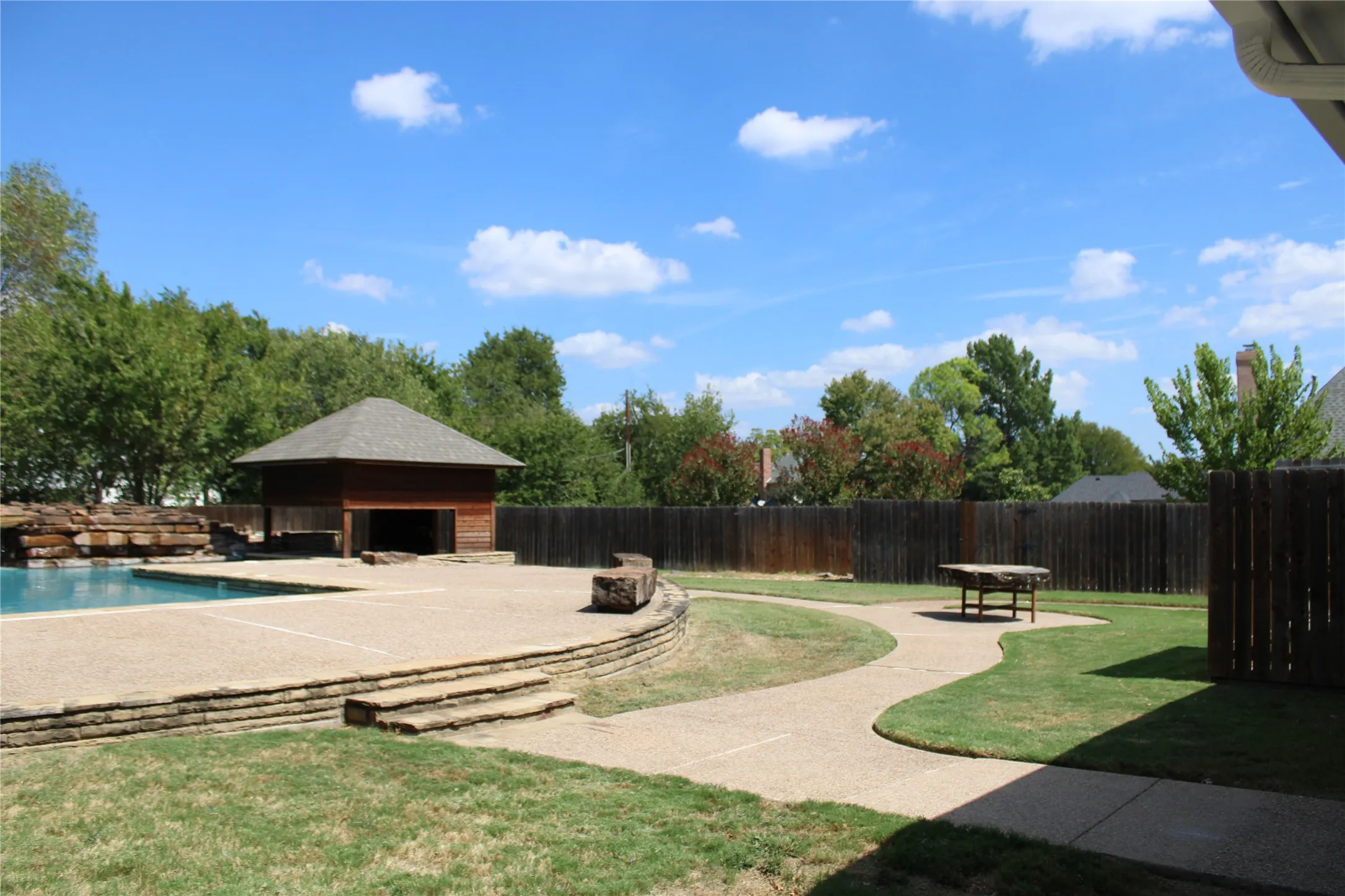 Single Family Residence For Sale in Tarrant County , 1601 VILLAGE Trail, Keller, Texas 76248, 4 Bedroom, 3 Bathroom, 3 Garage spaces, 3,060 Sqft, built in 1992, mls#21364350, Real Estate Agent in Keller, Homes For Sale in Tarrant county, Homes For Sale in Keller, Realtor in Keller Texas, Real Estate Brokerage Independent Realty Texas, Luminita Cordes Realtor