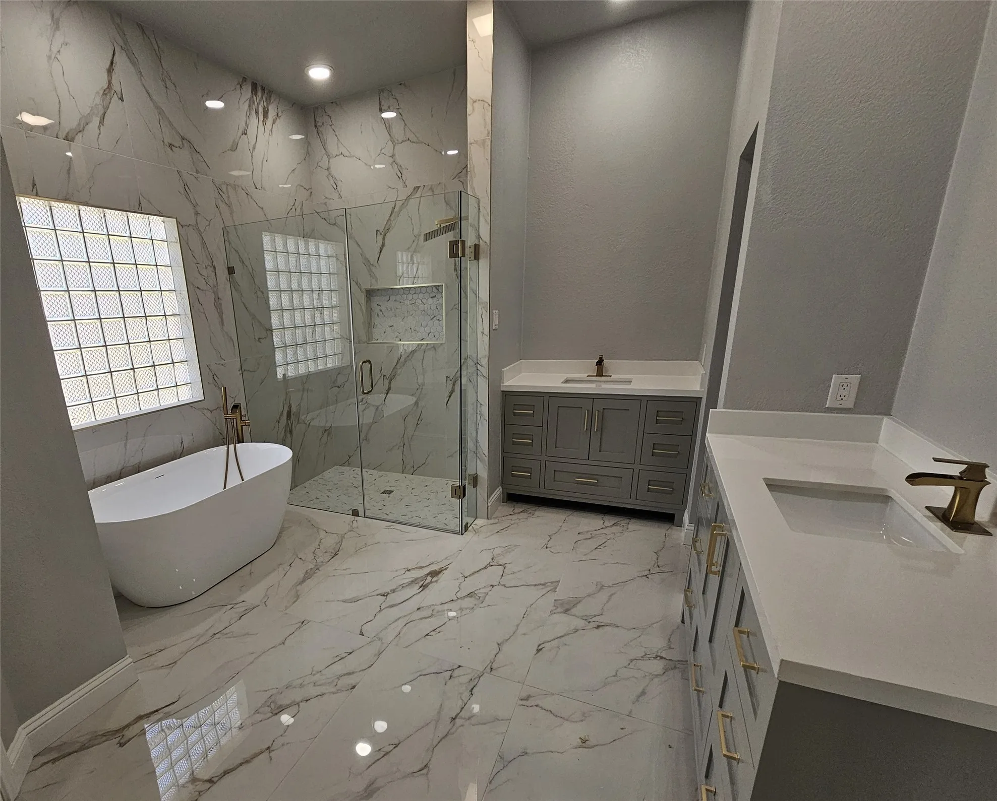Single Family Residence For Sale in Tarrant County , 1601 VILLAGE Trail, Keller, Texas 76248, 4 Bedroom, 3 Bathroom, 3 Garage spaces, 3,060 Sqft, built in 1992, mls#21364350, Real Estate Agent in Keller, Homes For Sale in Tarrant county, Homes For Sale in Keller, Realtor in Keller Texas, Real Estate Brokerage Independent Realty Texas, Luminita Cordes Realtor