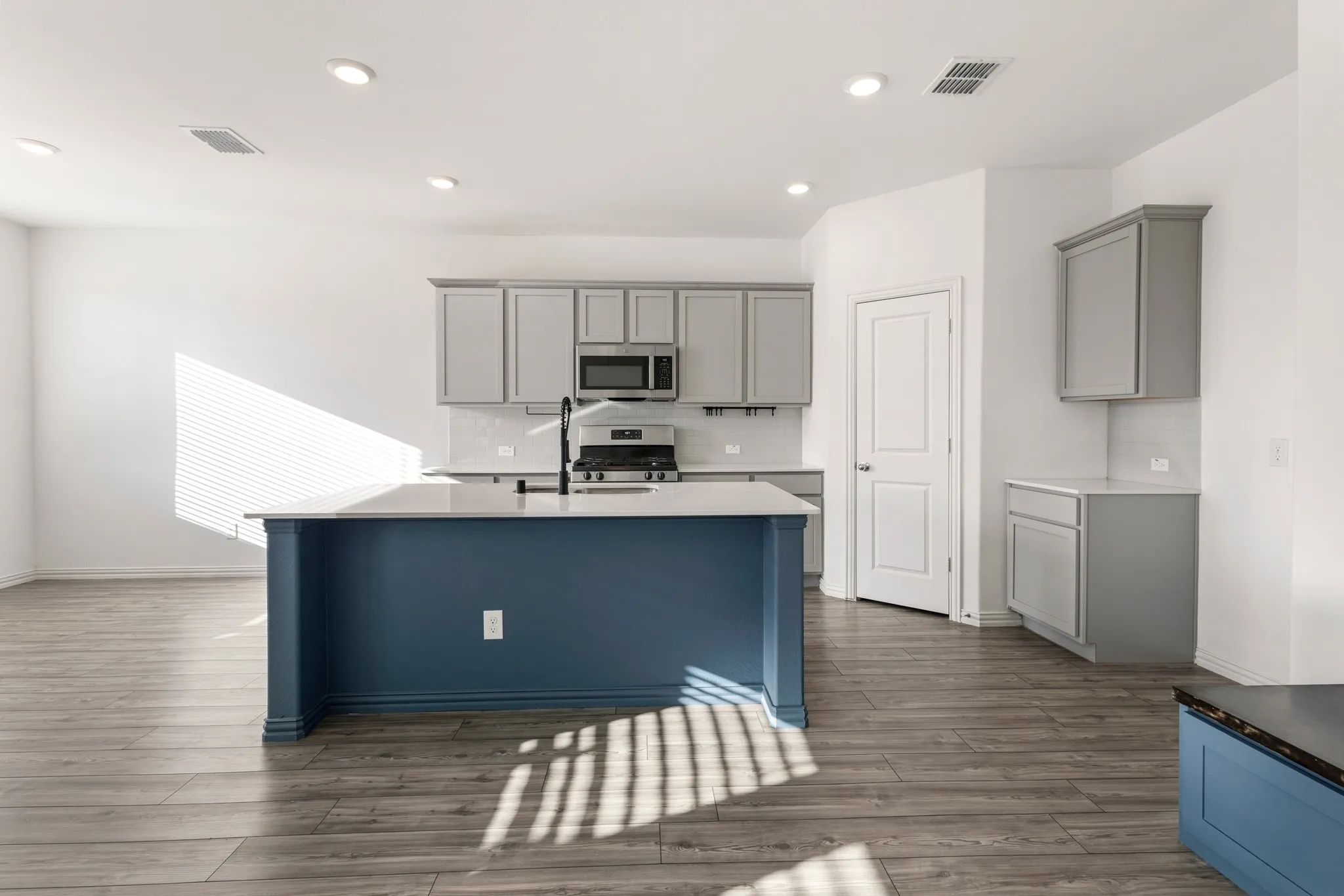 Single Family Residence For Rent in Rockwall County , 835 Sitwell Drive, Fate, Texas 75087, 4 Bedroom, 2 Bathroom, 2 Garage spaces, 1,838 Sqft, built in 2021, mls#21370234, Real Estate Agent in Fate, Homes For Rent in Rockwall county, Homes For Rent in Fate, Realtor in Fate Texas, Real Estate Brokerage Independent Realty Texas, Luminita Cordes Realtor