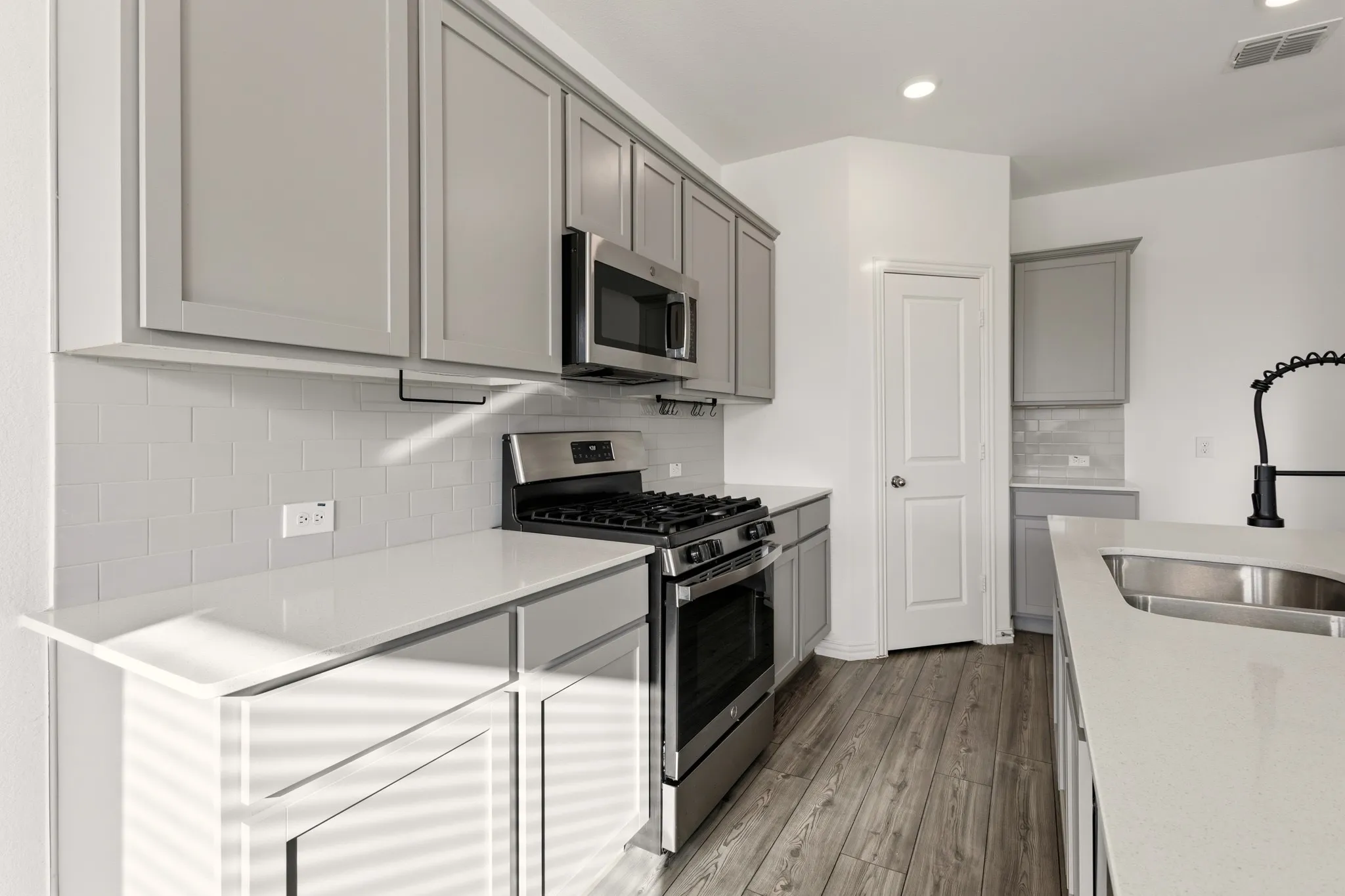 Single Family Residence For Rent in Rockwall County , 835 Sitwell Drive, Fate, Texas 75087, 4 Bedroom, 2 Bathroom, 2 Garage spaces, 1,838 Sqft, built in 2021, mls#21370234, Real Estate Agent in Fate, Homes For Rent in Rockwall county, Homes For Rent in Fate, Realtor in Fate Texas, Real Estate Brokerage Independent Realty Texas, Luminita Cordes Realtor