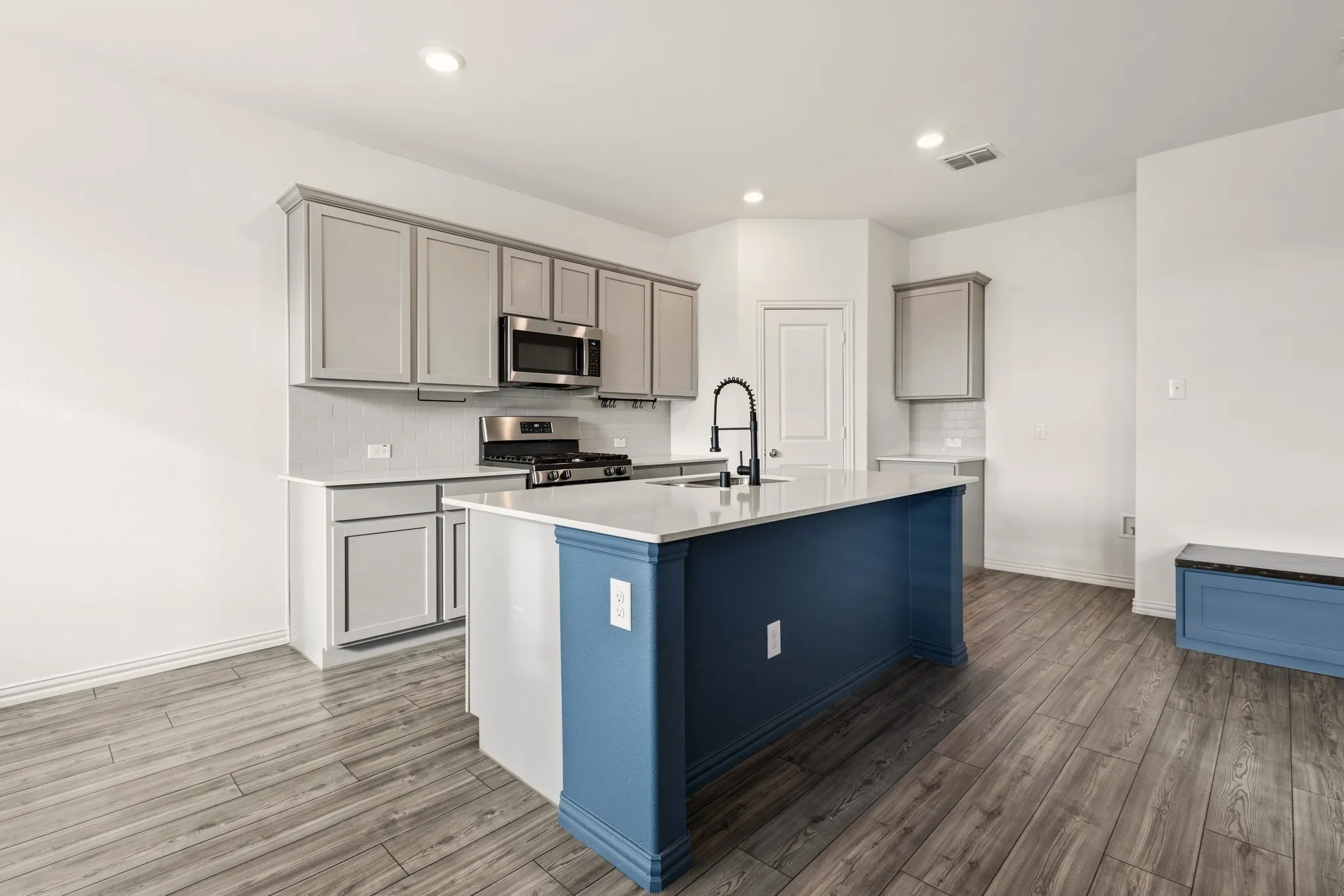 Single Family Residence For Rent in Rockwall County , 835 Sitwell Drive, Fate, Texas 75087, 4 Bedroom, 2 Bathroom, 2 Garage spaces, 1,838 Sqft, built in 2021, mls#21370234, Real Estate Agent in Fate, Homes For Rent in Rockwall county, Homes For Rent in Fate, Realtor in Fate Texas, Real Estate Brokerage Independent Realty Texas, Luminita Cordes Realtor