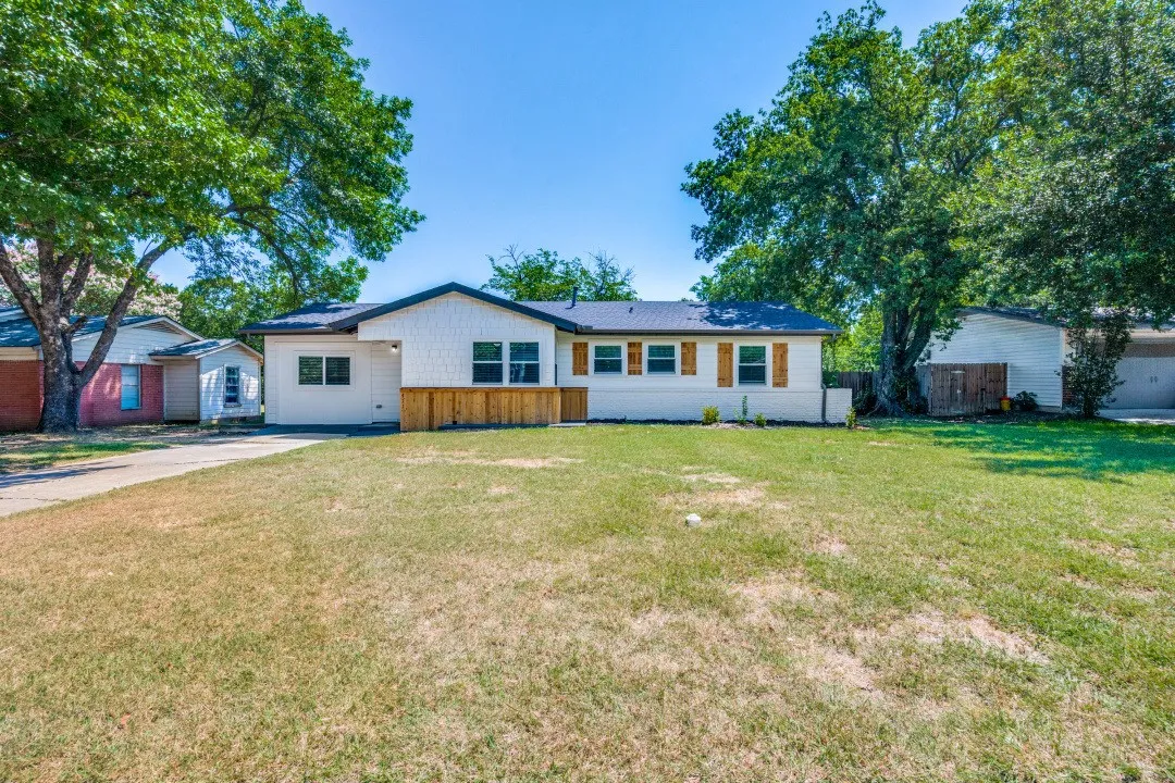 Single Family Residence For Rent in Tarrant County , 411 Hillcrest Street, Mansfield, Texas 76063, 4 Bedroom, 3 Bathroom, Garage spaces, 1,331 Sqft, built in 1959, mls#21370243, Real Estate Agent in Mansfield, Homes For Rent in Tarrant county, Homes For Rent in Mansfield, Realtor in Mansfield Texas, Real Estate Brokerage Independent Realty Texas, Luminita Cordes Realtor