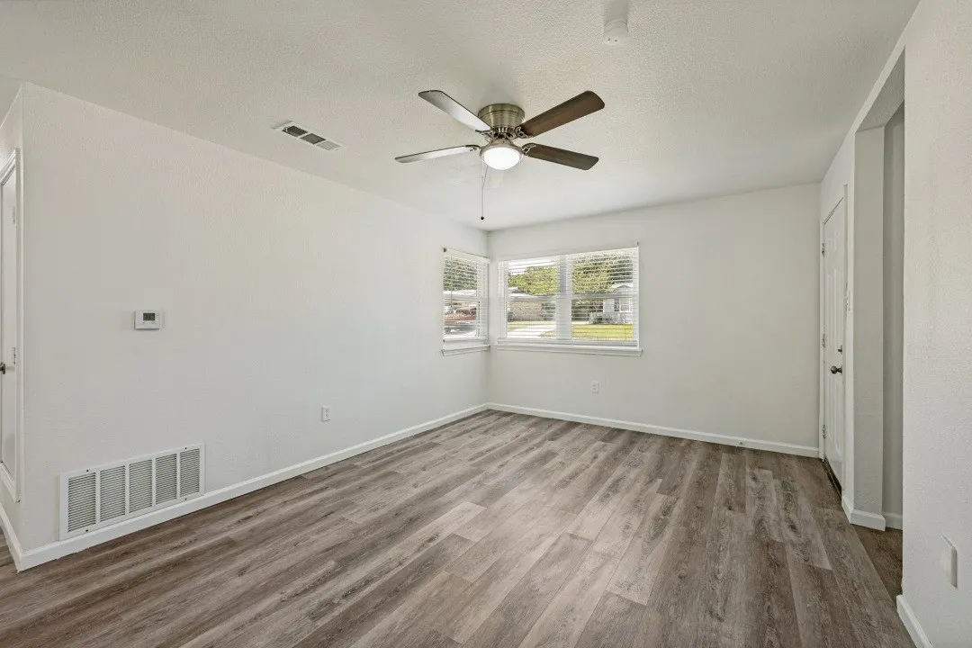 Single Family Residence For Rent in Tarrant County , 411 Hillcrest Street, Mansfield, Texas 76063, 4 Bedroom, 3 Bathroom, Garage spaces, 1,331 Sqft, built in 1959, mls#21370243, Real Estate Agent in Mansfield, Homes For Rent in Tarrant county, Homes For Rent in Mansfield, Realtor in Mansfield Texas, Real Estate Brokerage Independent Realty Texas, Luminita Cordes Realtor