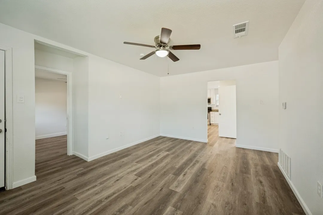 Single Family Residence For Rent in Tarrant County , 411 Hillcrest Street, Mansfield, Texas 76063, 4 Bedroom, 3 Bathroom, Garage spaces, 1,331 Sqft, built in 1959, mls#21370243, Real Estate Agent in Mansfield, Homes For Rent in Tarrant county, Homes For Rent in Mansfield, Realtor in Mansfield Texas, Real Estate Brokerage Independent Realty Texas, Luminita Cordes Realtor