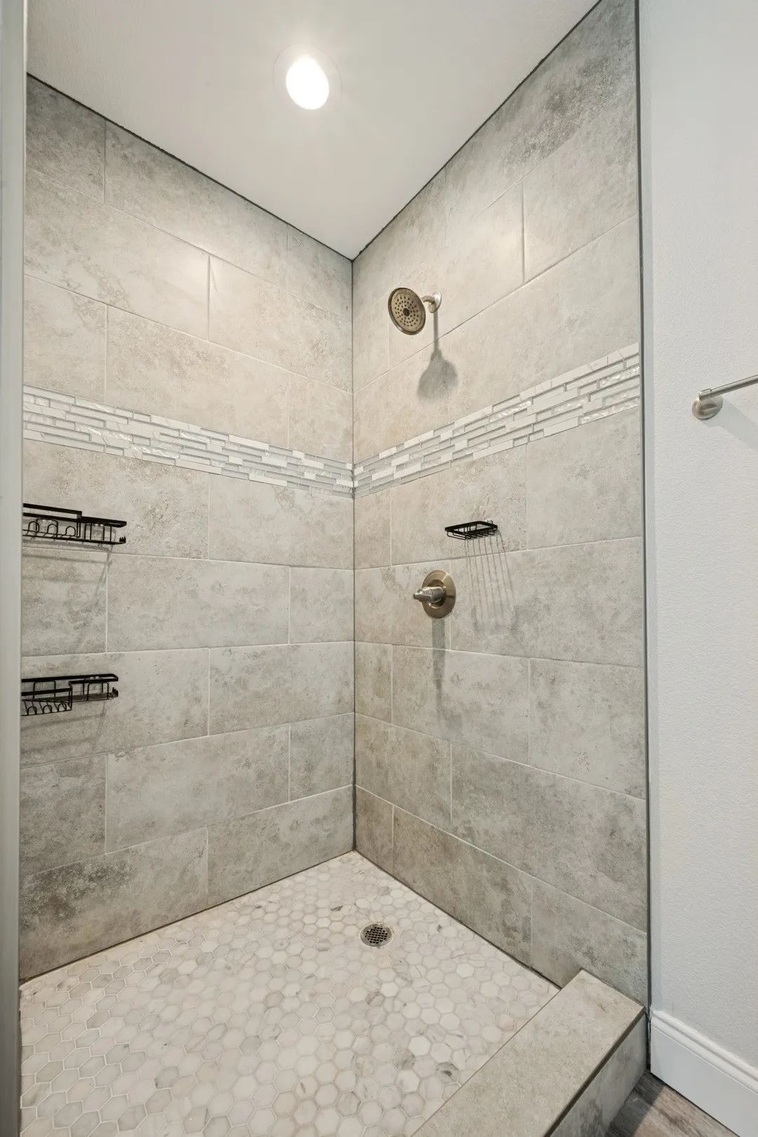 Single Family Residence For Rent in Tarrant County , 411 Hillcrest Street, Mansfield, Texas 76063, 4 Bedroom, 3 Bathroom, Garage spaces, 1,331 Sqft, built in 1959, mls#21370243, Real Estate Agent in Mansfield, Homes For Rent in Tarrant county, Homes For Rent in Mansfield, Realtor in Mansfield Texas, Real Estate Brokerage Independent Realty Texas, Luminita Cordes Realtor