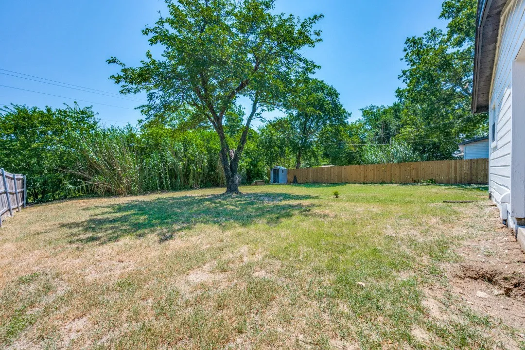 Single Family Residence For Rent in Tarrant County , 411 Hillcrest Street, Mansfield, Texas 76063, 4 Bedroom, 3 Bathroom, Garage spaces, 1,331 Sqft, built in 1959, mls#21370243, Real Estate Agent in Mansfield, Homes For Rent in Tarrant county, Homes For Rent in Mansfield, Realtor in Mansfield Texas, Real Estate Brokerage Independent Realty Texas, Luminita Cordes Realtor