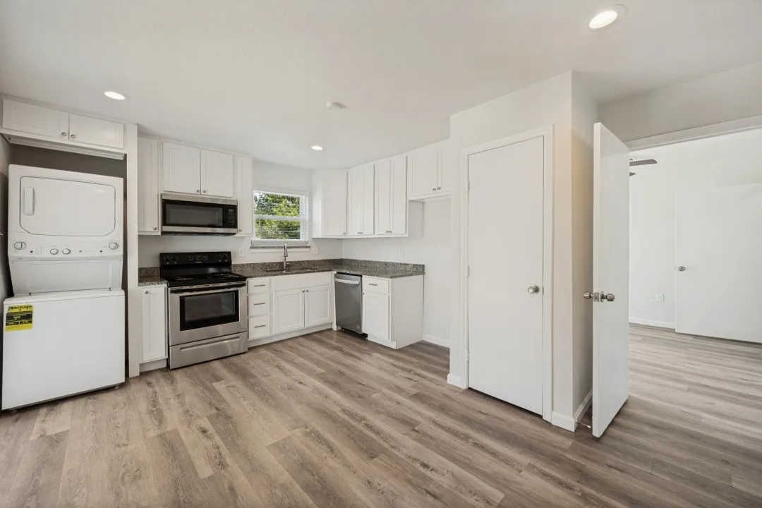 Single Family Residence For Rent in Tarrant County , 411 Hillcrest Street, Mansfield, Texas 76063, 4 Bedroom, 3 Bathroom, Garage spaces, 1,331 Sqft, built in 1959, mls#21370243, Real Estate Agent in Mansfield, Homes For Rent in Tarrant county, Homes For Rent in Mansfield, Realtor in Mansfield Texas, Real Estate Brokerage Independent Realty Texas, Luminita Cordes Realtor