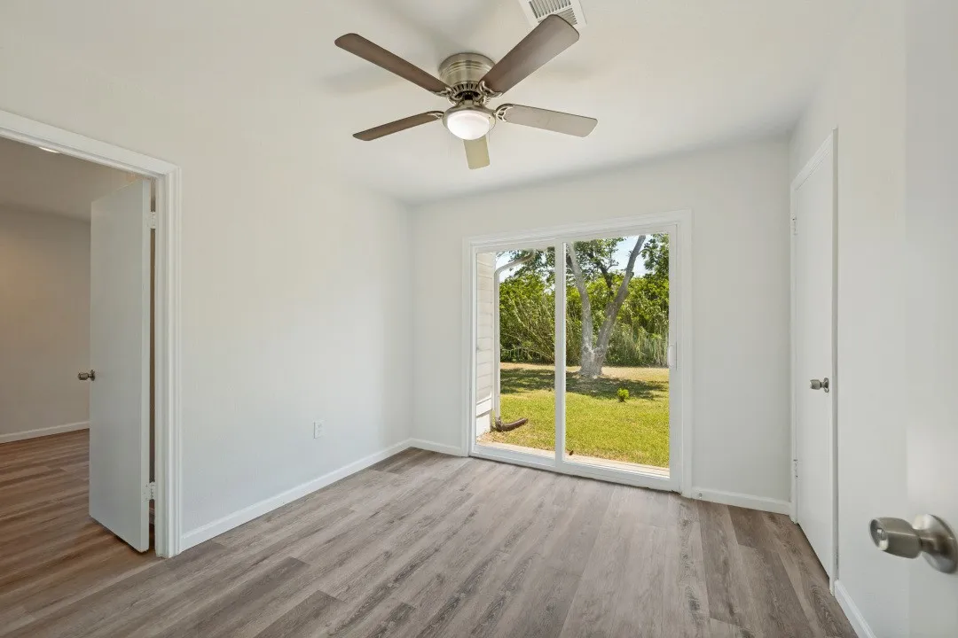 Single Family Residence For Rent in Tarrant County , 411 Hillcrest Street, Mansfield, Texas 76063, 4 Bedroom, 3 Bathroom, Garage spaces, 1,331 Sqft, built in 1959, mls#21370243, Real Estate Agent in Mansfield, Homes For Rent in Tarrant county, Homes For Rent in Mansfield, Realtor in Mansfield Texas, Real Estate Brokerage Independent Realty Texas, Luminita Cordes Realtor